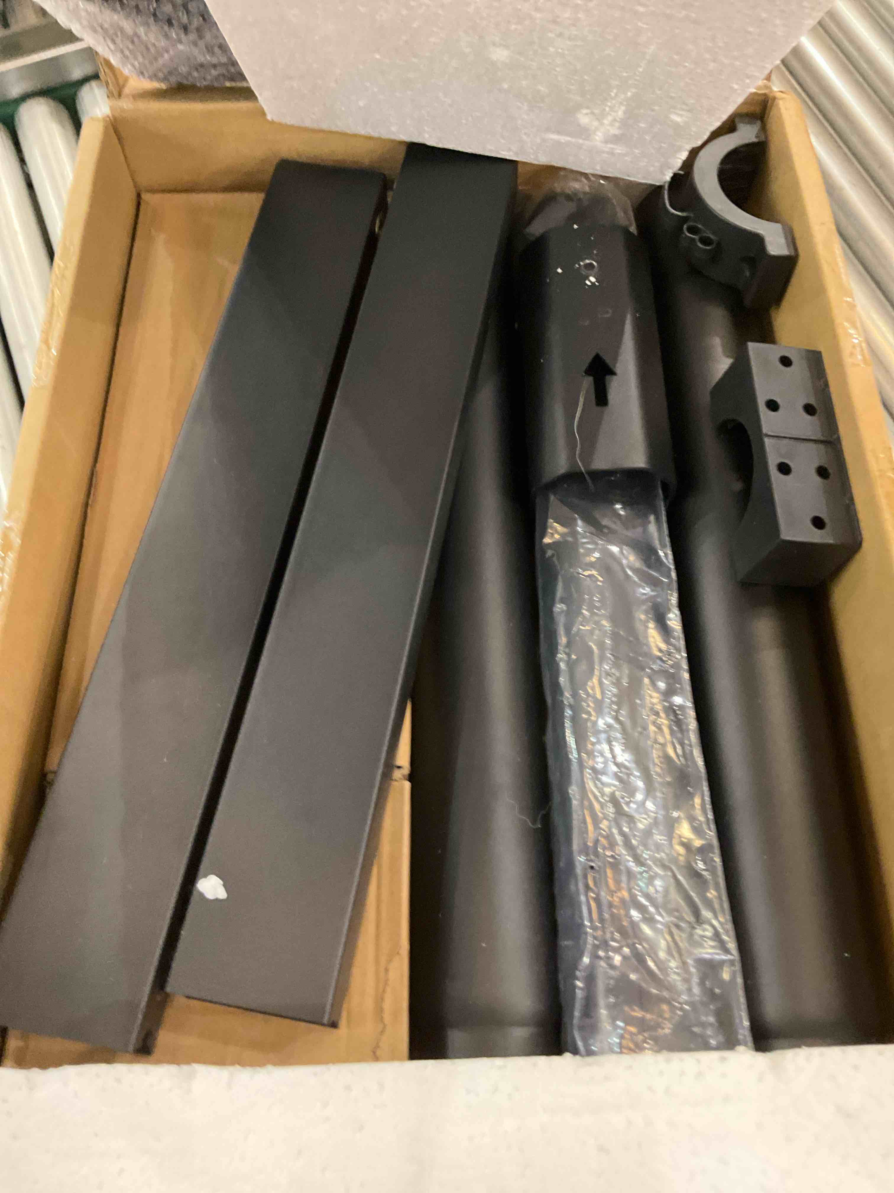 https://s3.amazonaws.com/lotting-images-prod/BargainHunt/EXS01497019_1715885501152.jpeg