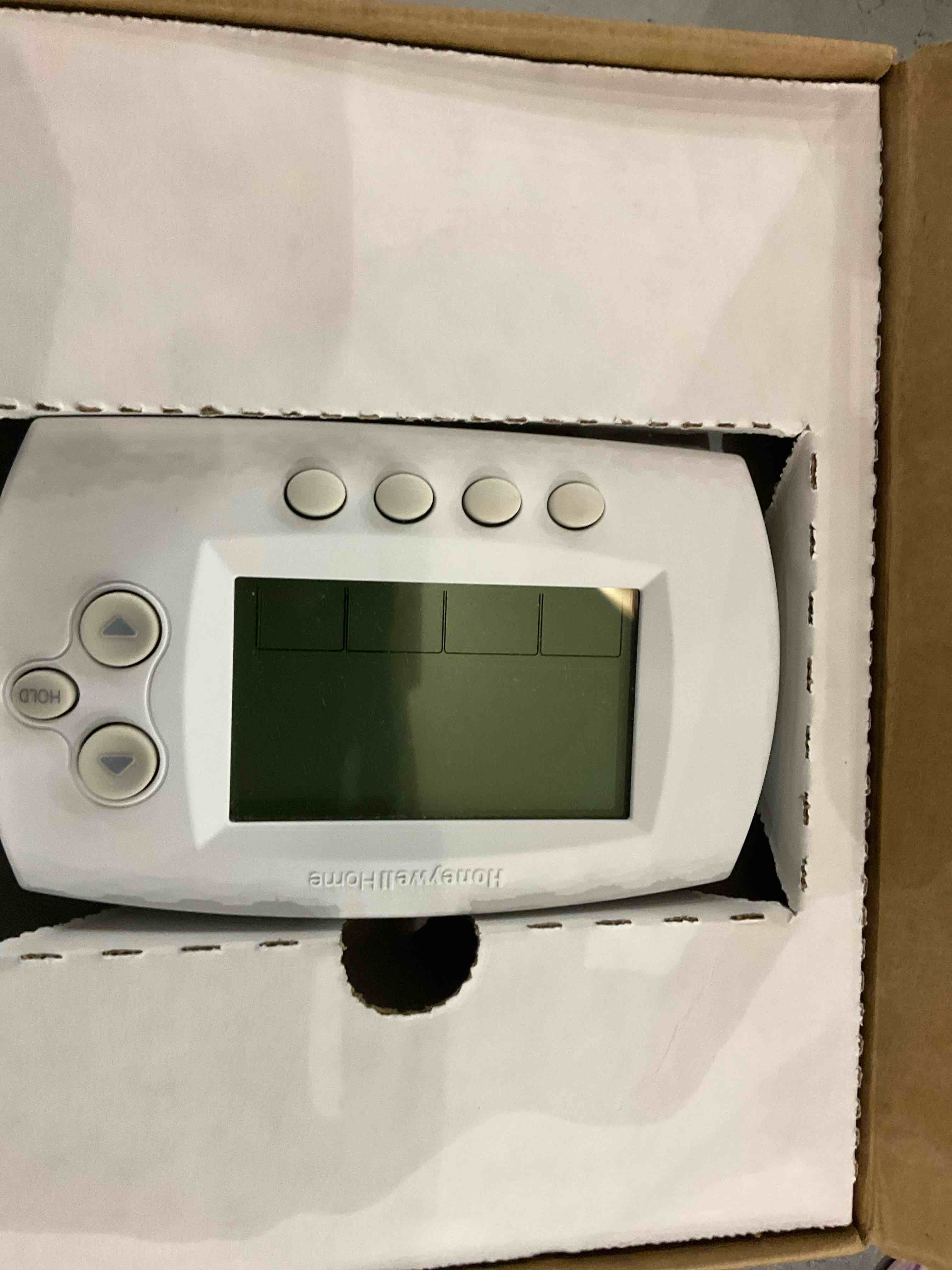 https://s3.amazonaws.com/lotting-images-prod/BargainHunt/EXS01497106_1715958196965.jpeg