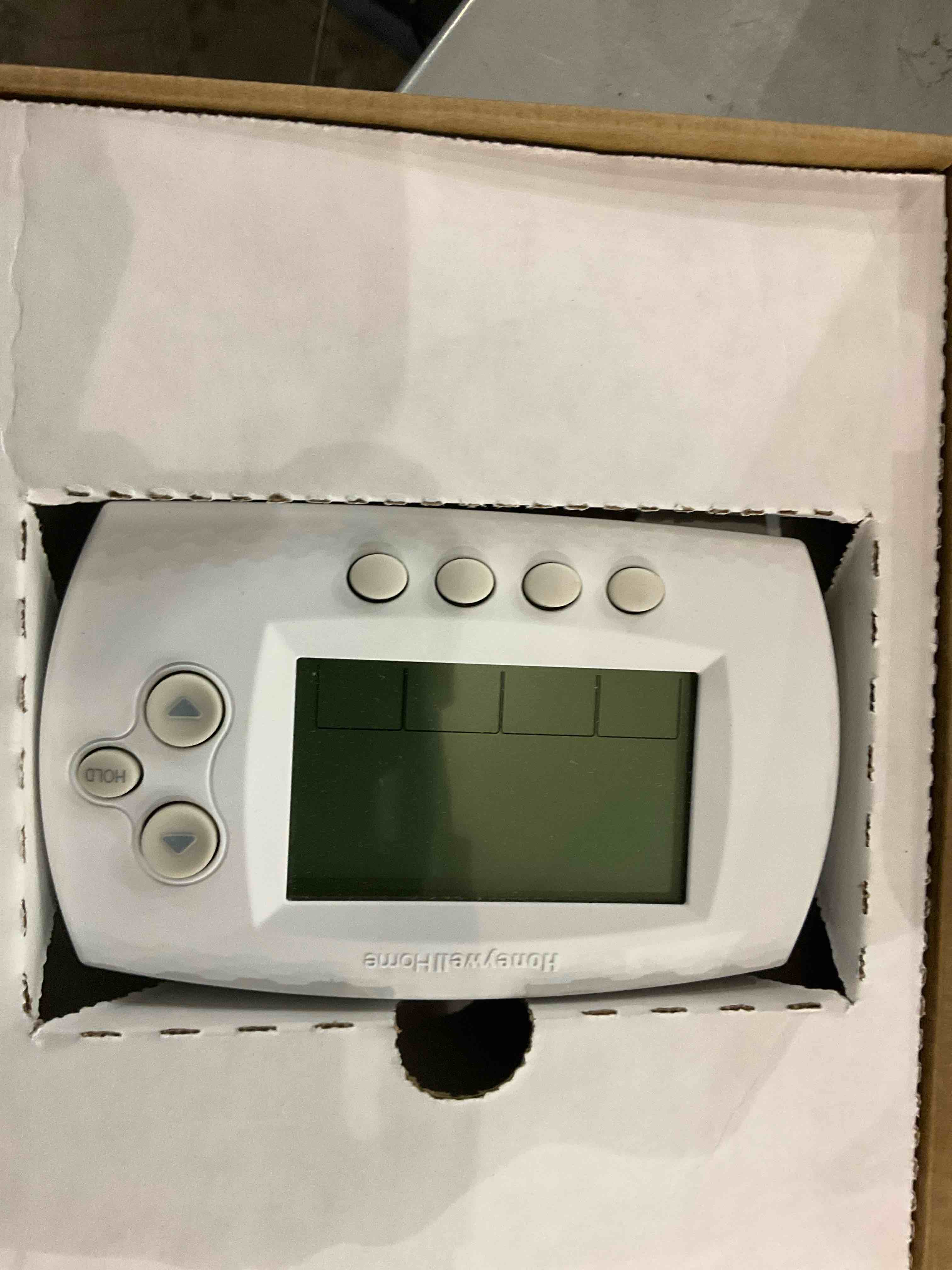 https://s3.amazonaws.com/lotting-images-prod/BargainHunt/EXS01497106_1715958197788.jpeg