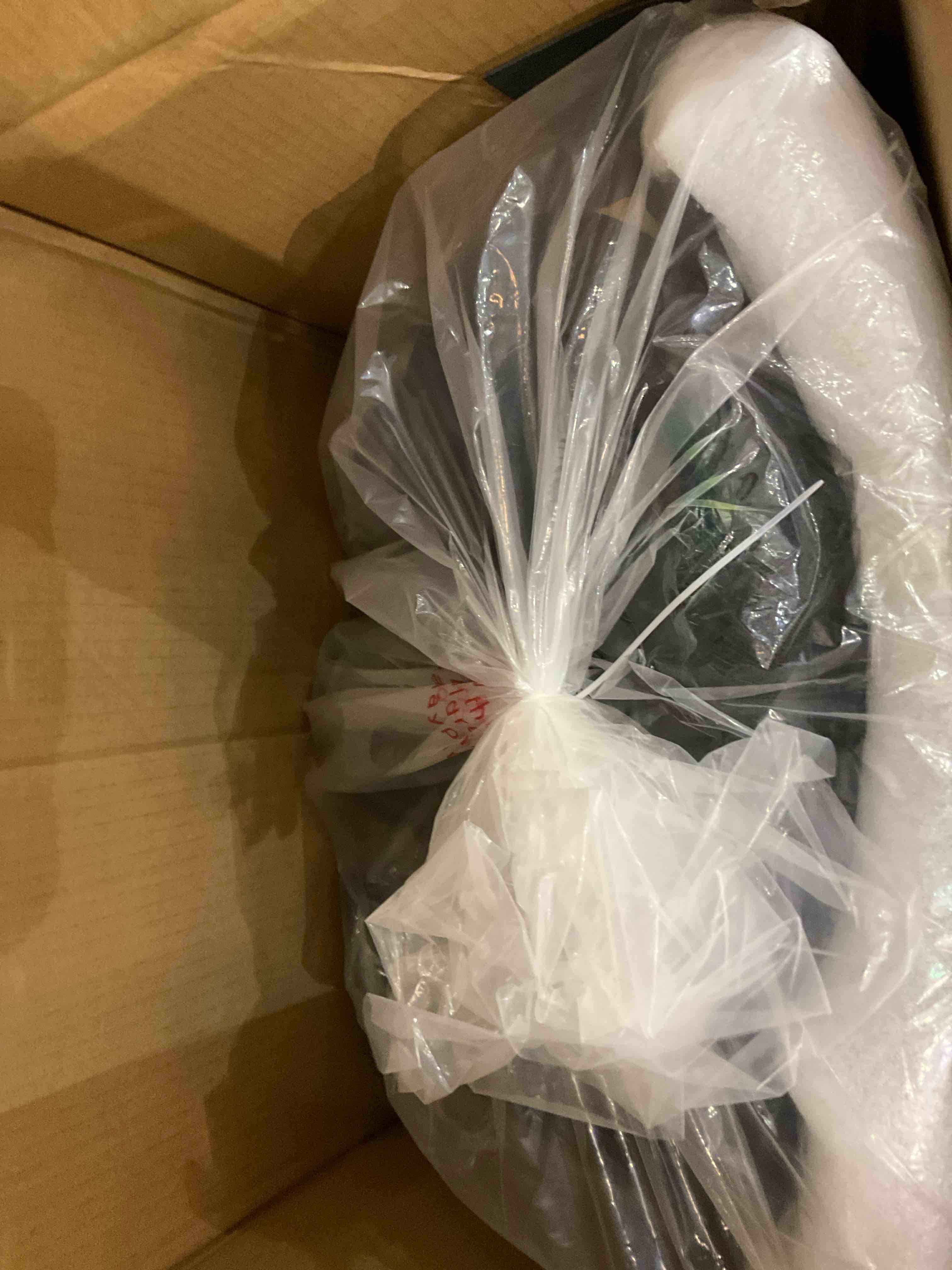 https://s3.amazonaws.com/lotting-images-prod/BargainHunt/EXS01497336_1716299918168.jpeg