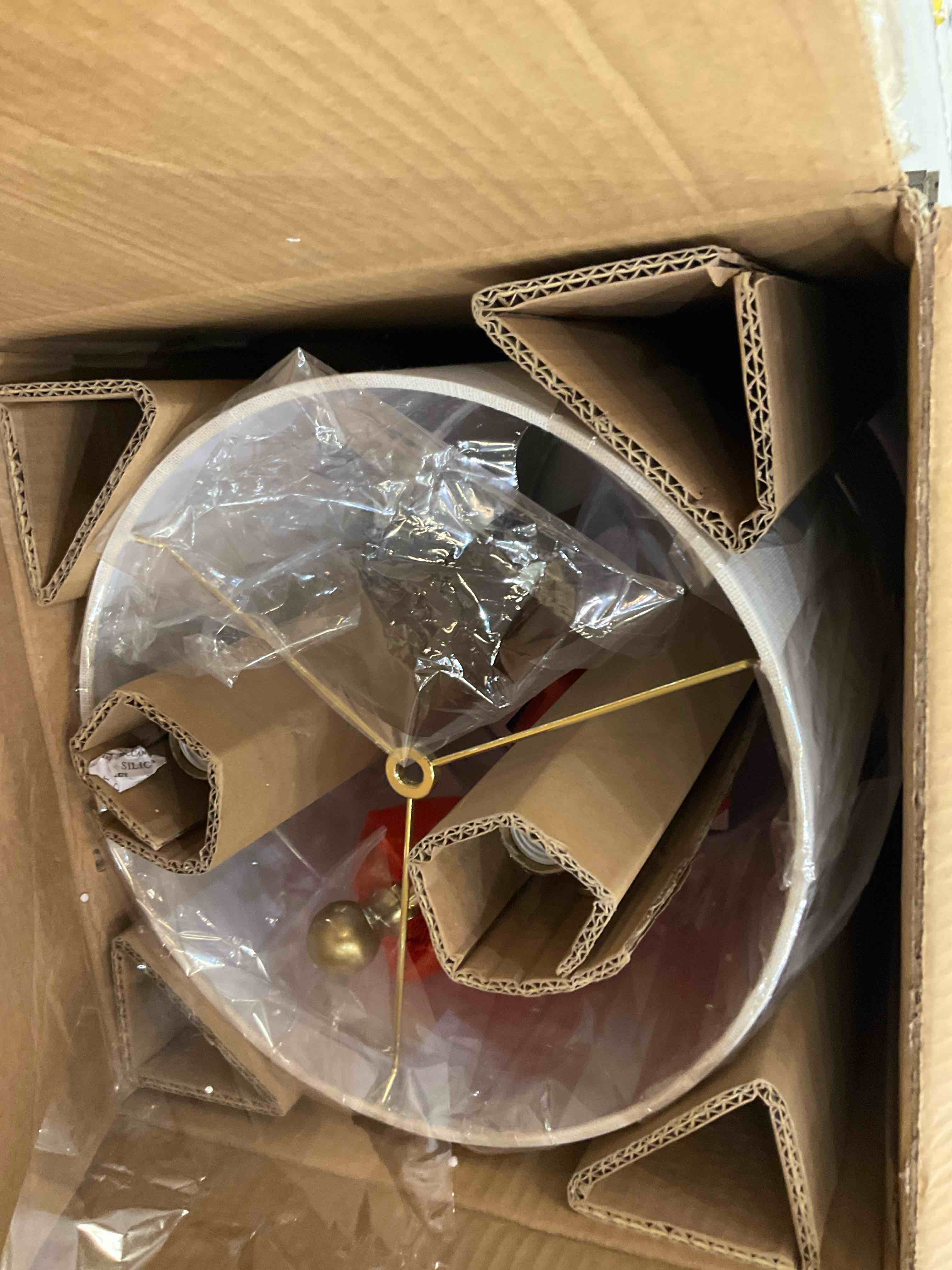 https://s3.amazonaws.com/lotting-images-prod/BargainHunt/EXS01497483_1716399716330.jpeg