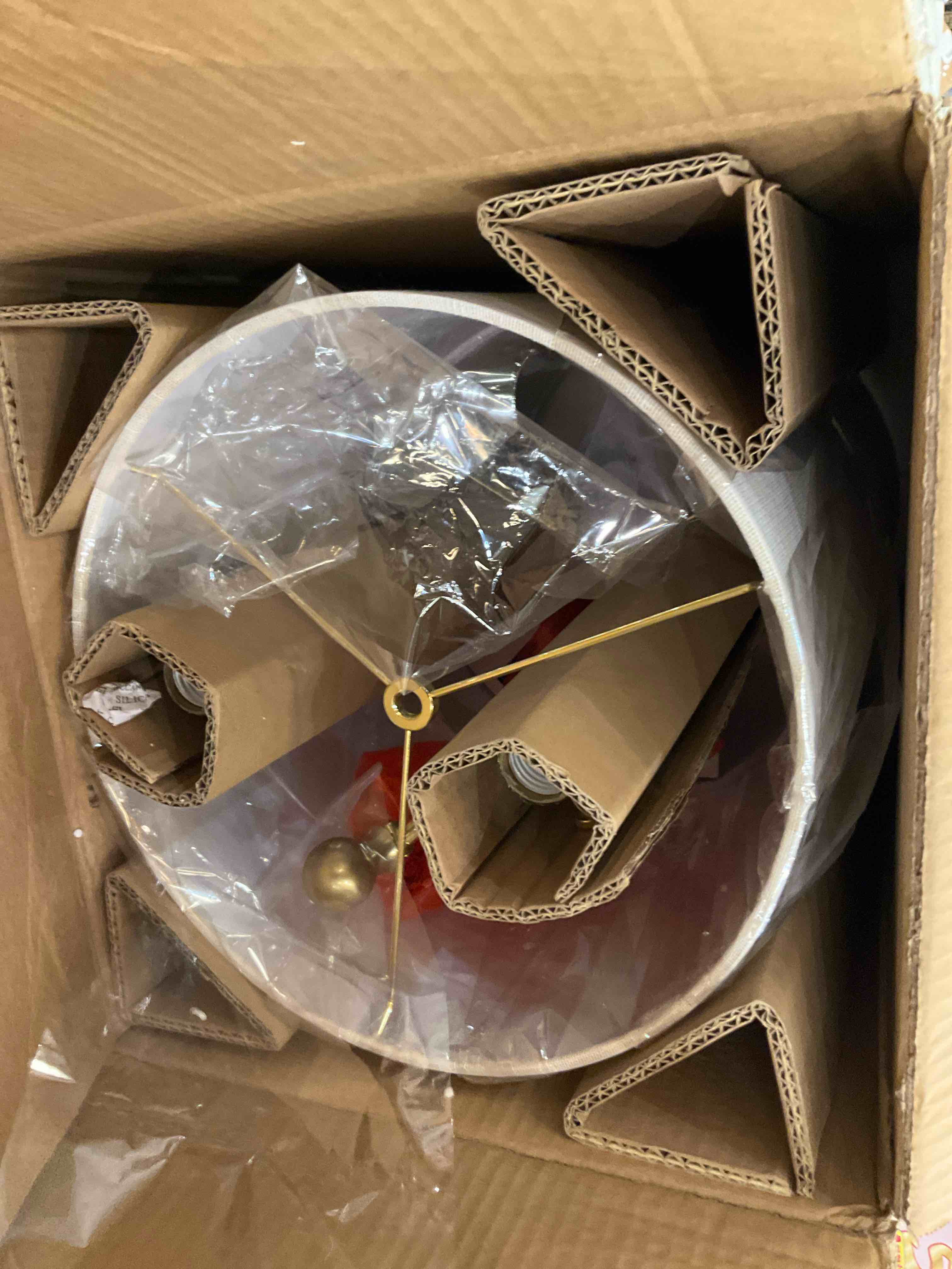 https://s3.amazonaws.com/lotting-images-prod/BargainHunt/EXS01497483_1716399717172.jpeg