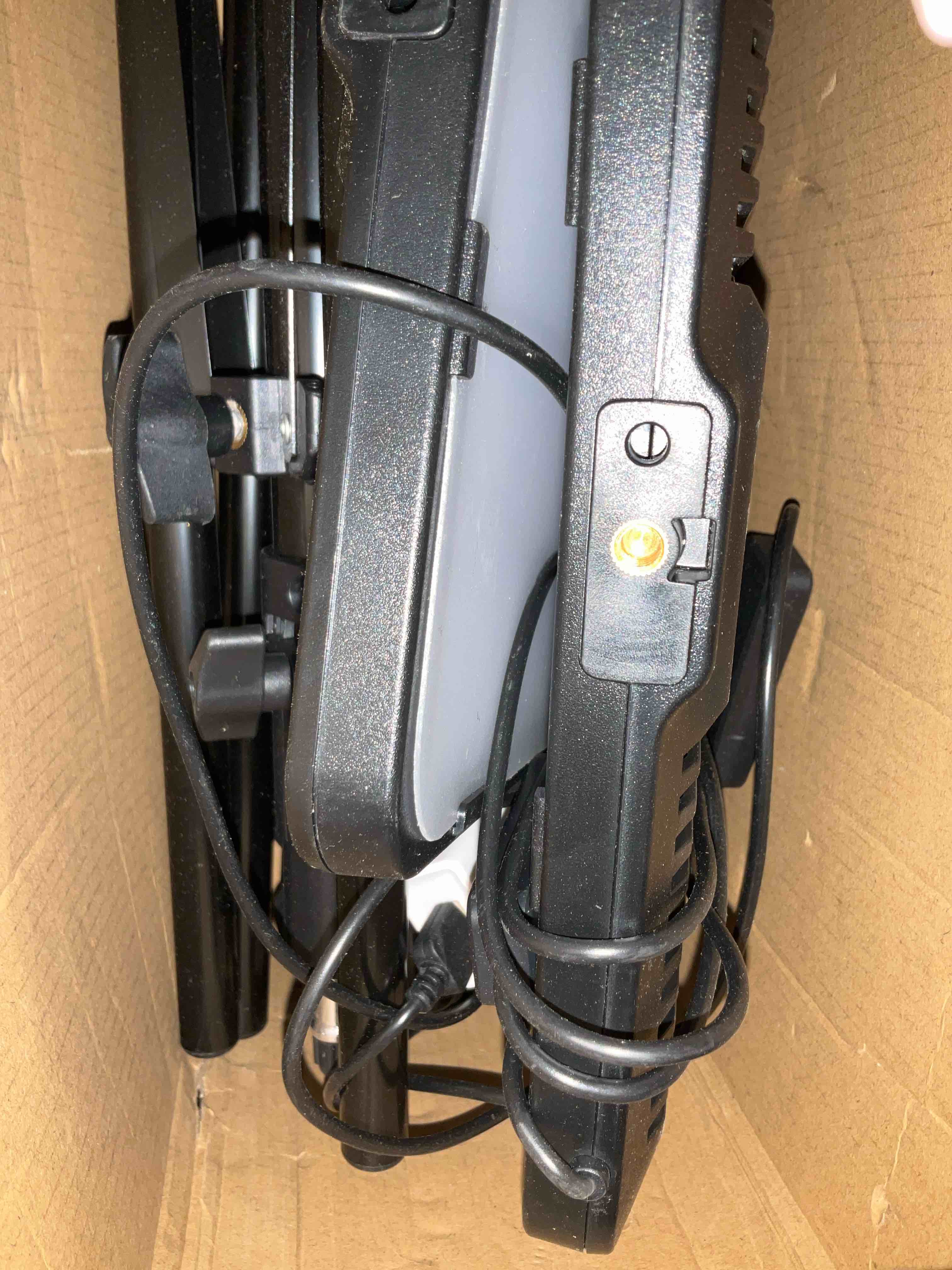 https://s3.amazonaws.com/lotting-images-prod/BargainHunt/EXS01497485_1716400063218.jpeg