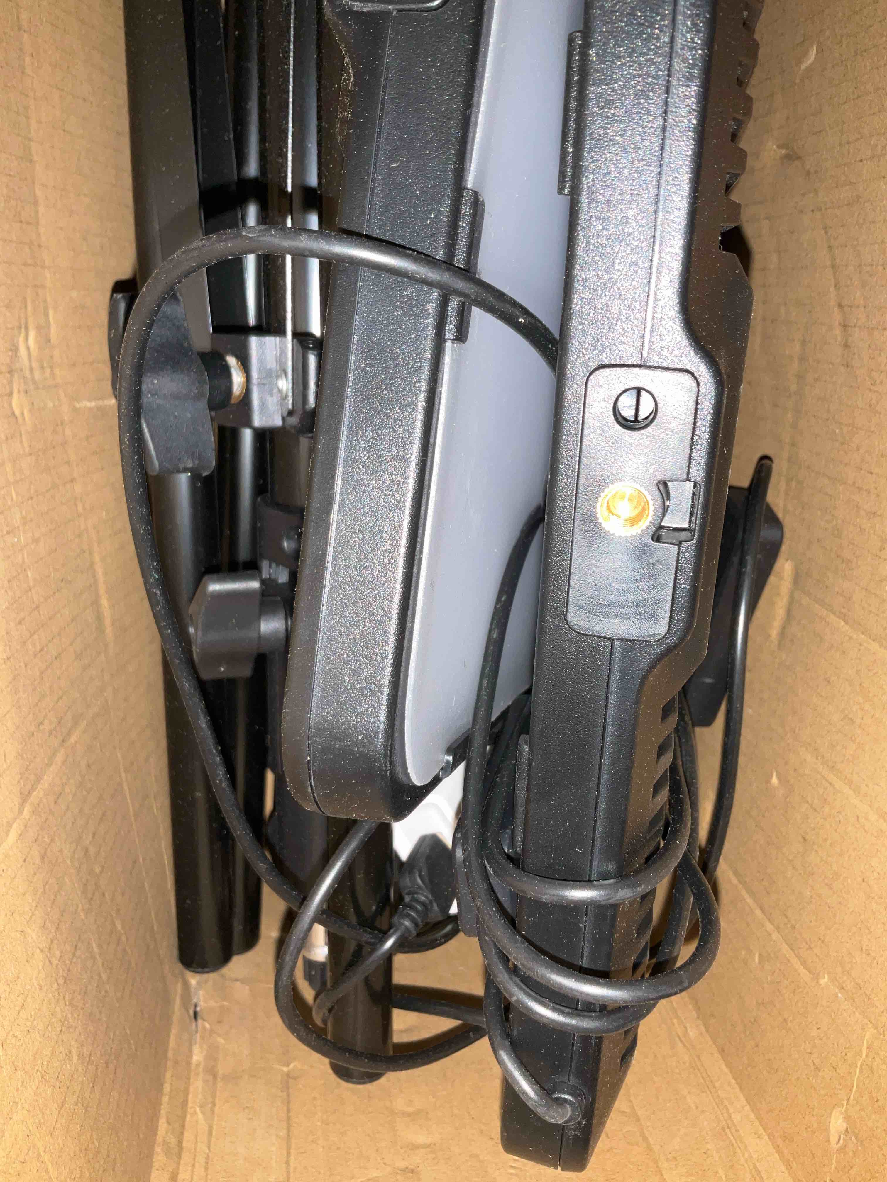 https://s3.amazonaws.com/lotting-images-prod/BargainHunt/EXS01497485_1716400066079.jpeg