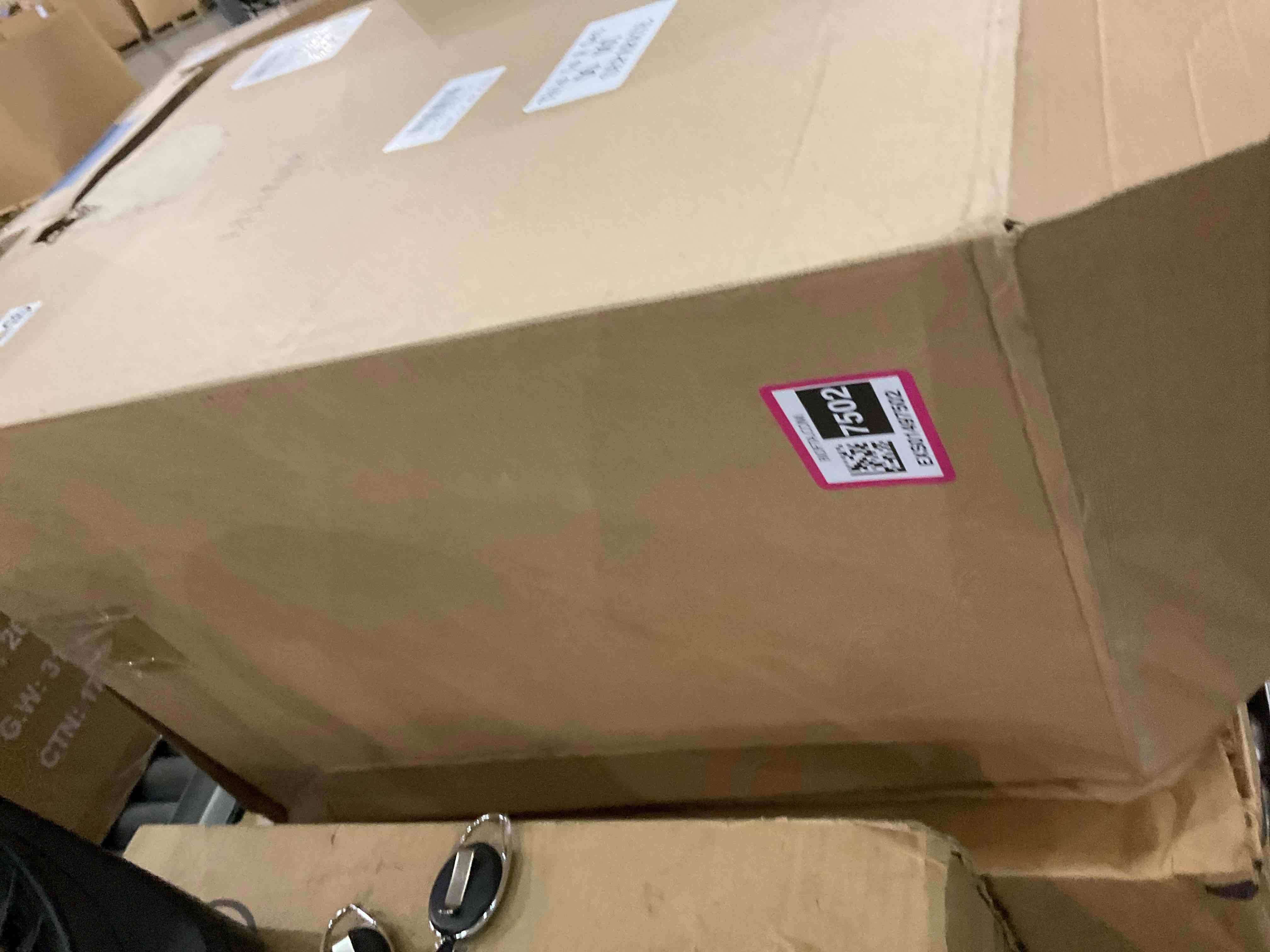 https://s3.amazonaws.com/lotting-images-prod/BargainHunt/EXS01497502_1720700450504.jpeg