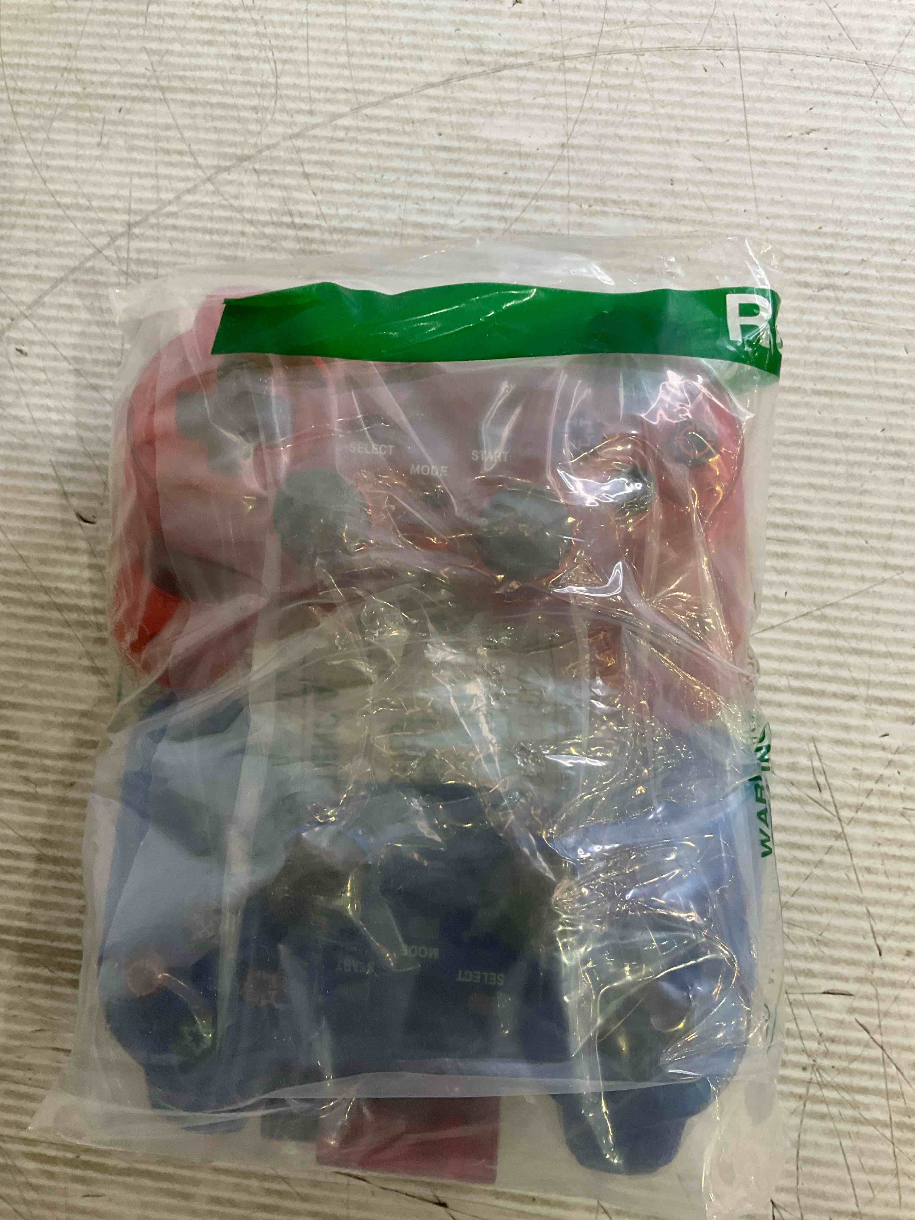 https://s3.amazonaws.com/lotting-images-prod/BargainHunt/EXS01498026_1716985689156.jpeg