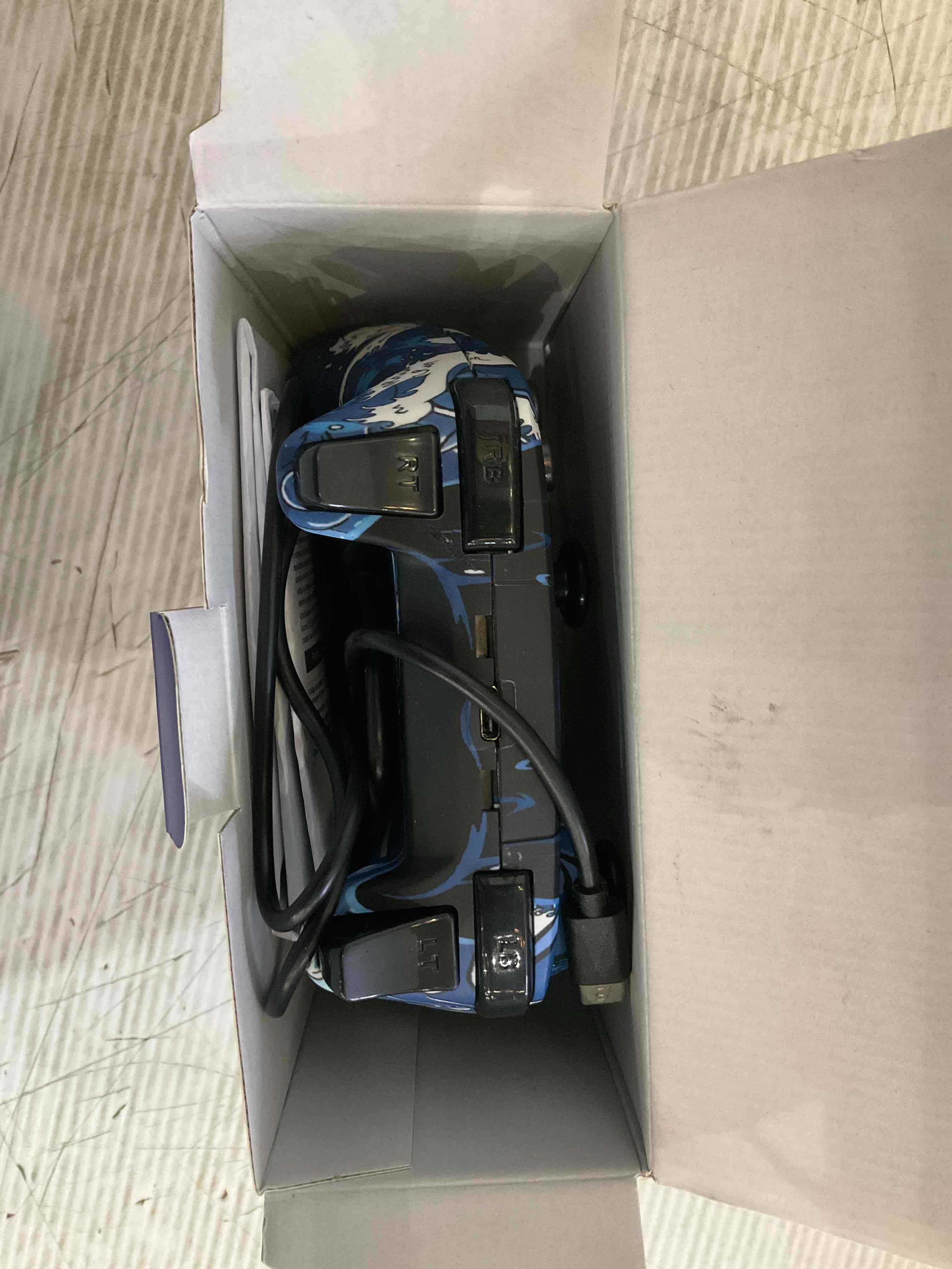 https://s3.amazonaws.com/lotting-images-prod/BargainHunt/EXS01498036_1716988985766.jpeg