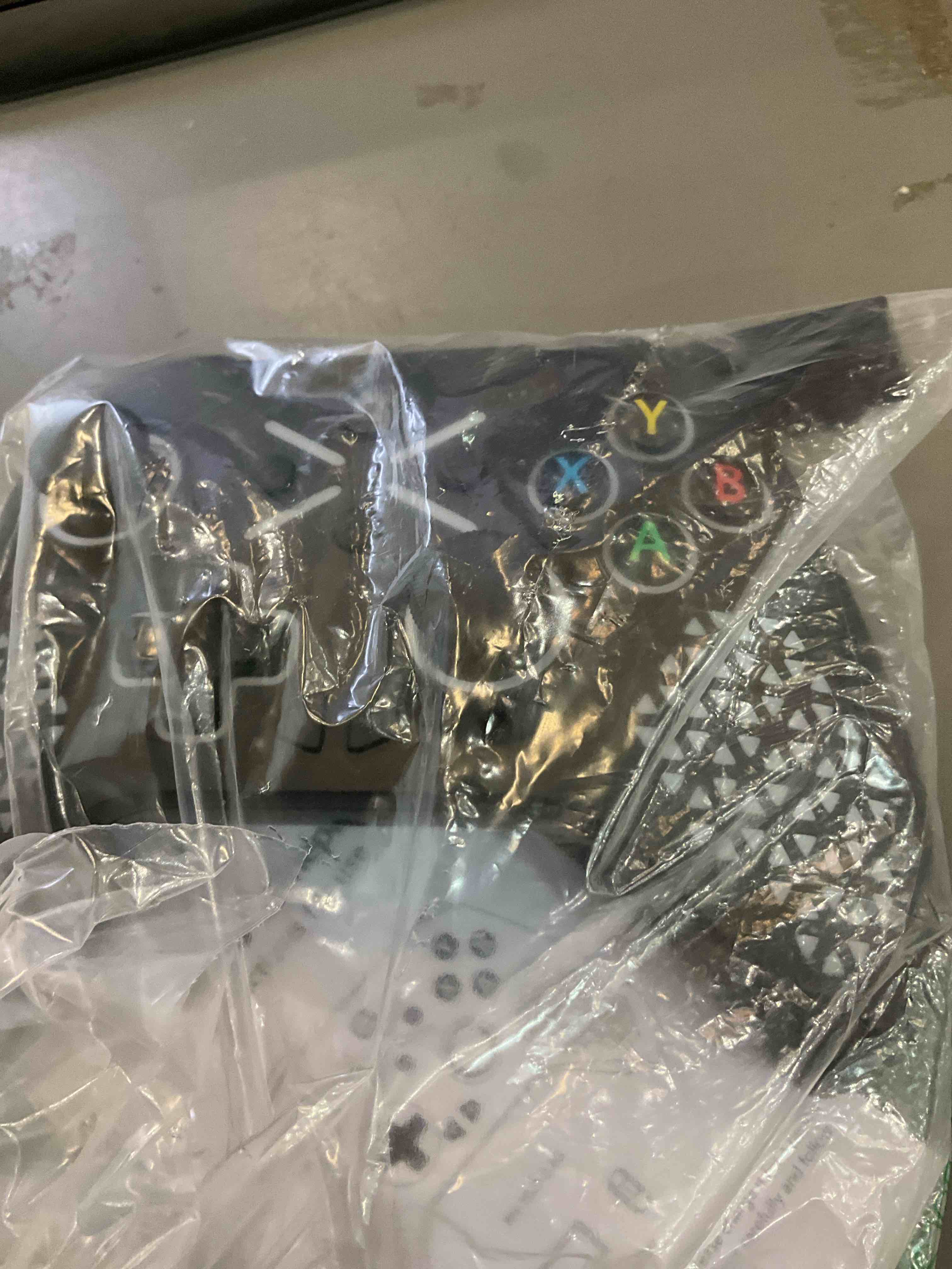 https://s3.amazonaws.com/lotting-images-prod/BargainHunt/EXS01498066_1716993905122.jpeg
