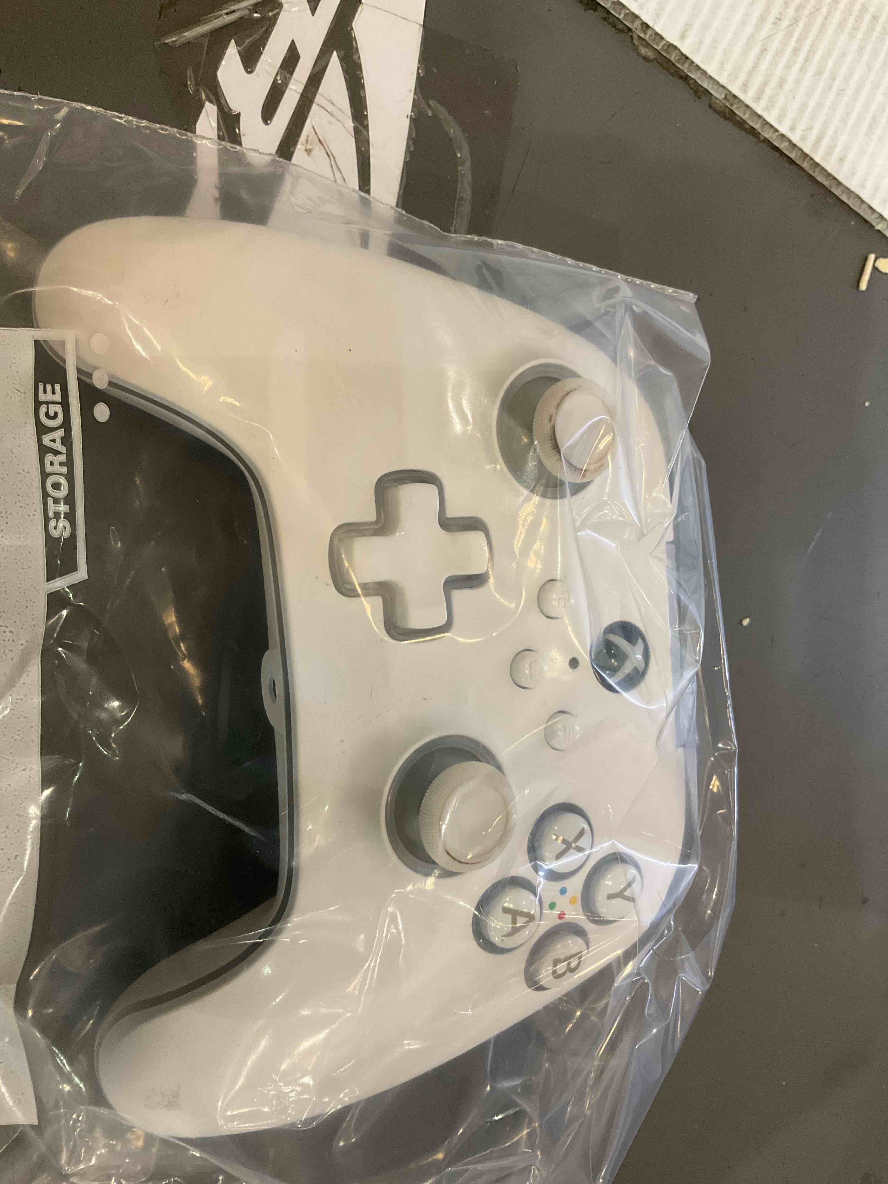 https://s3.amazonaws.com/lotting-images-prod/BargainHunt/EXS01498067_1716994120237.jpeg