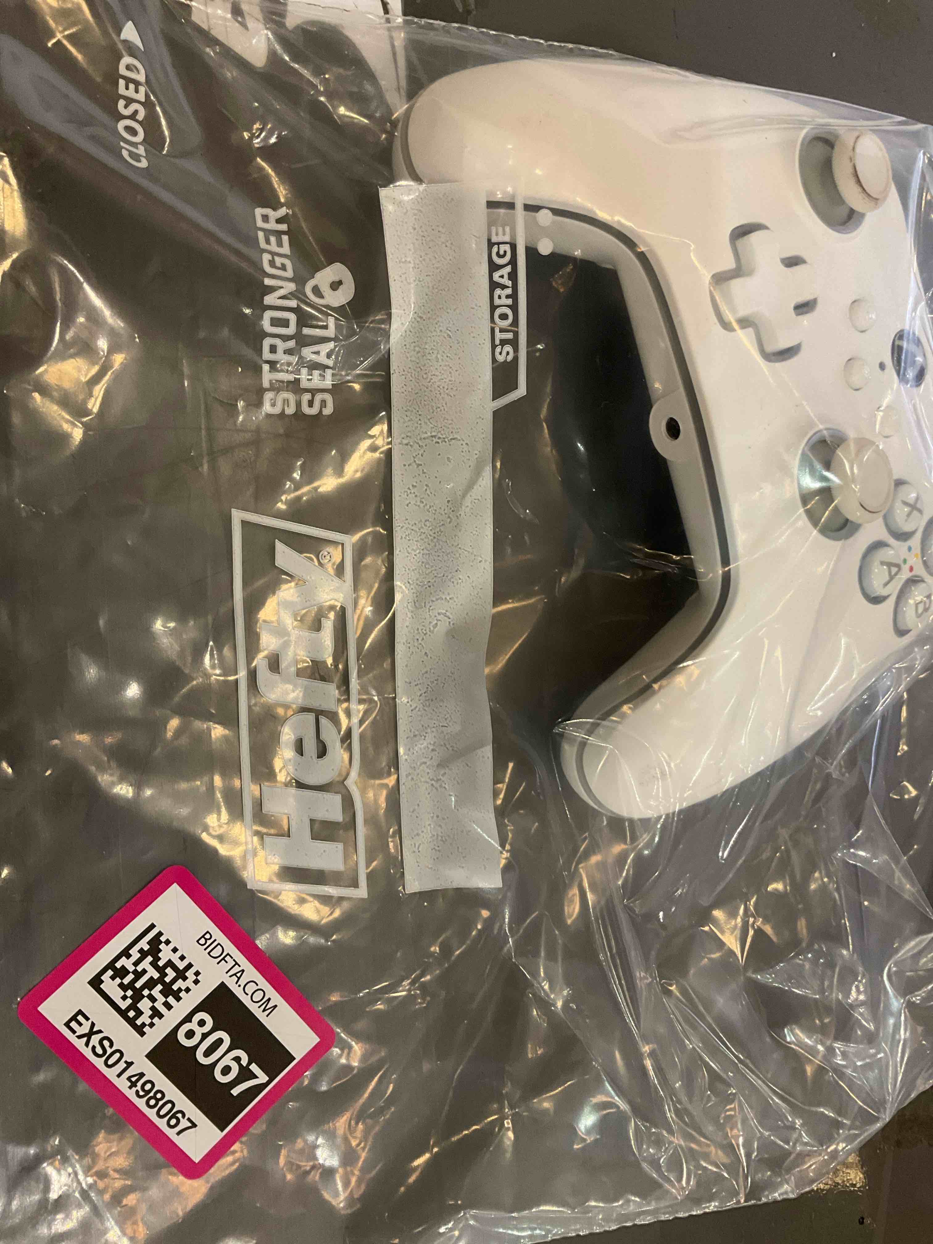https://s3.amazonaws.com/lotting-images-prod/BargainHunt/EXS01498067_1716994141511.jpeg