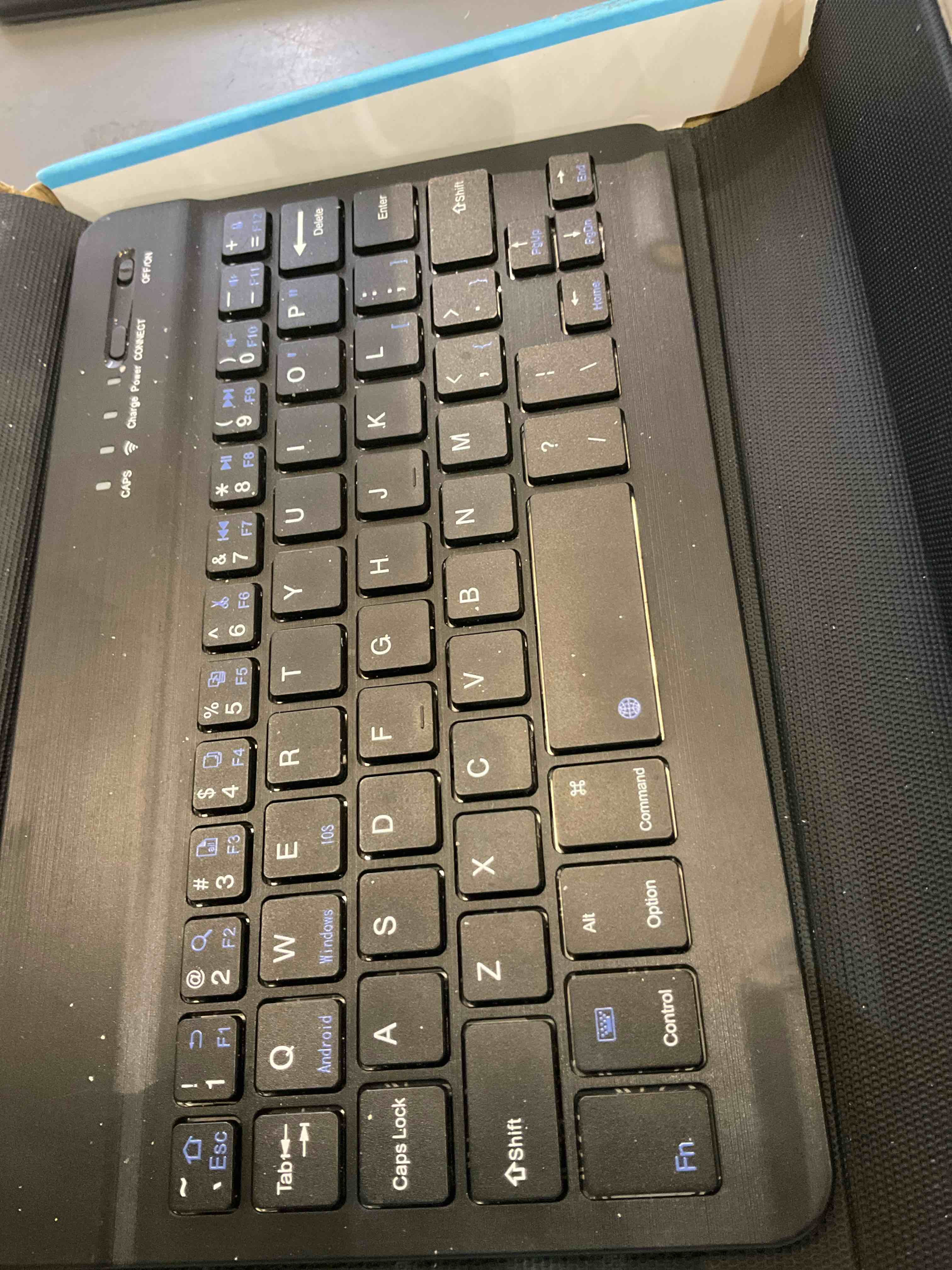 https://s3.amazonaws.com/lotting-images-prod/BargainHunt/EXS01498072_1716994708462.jpeg