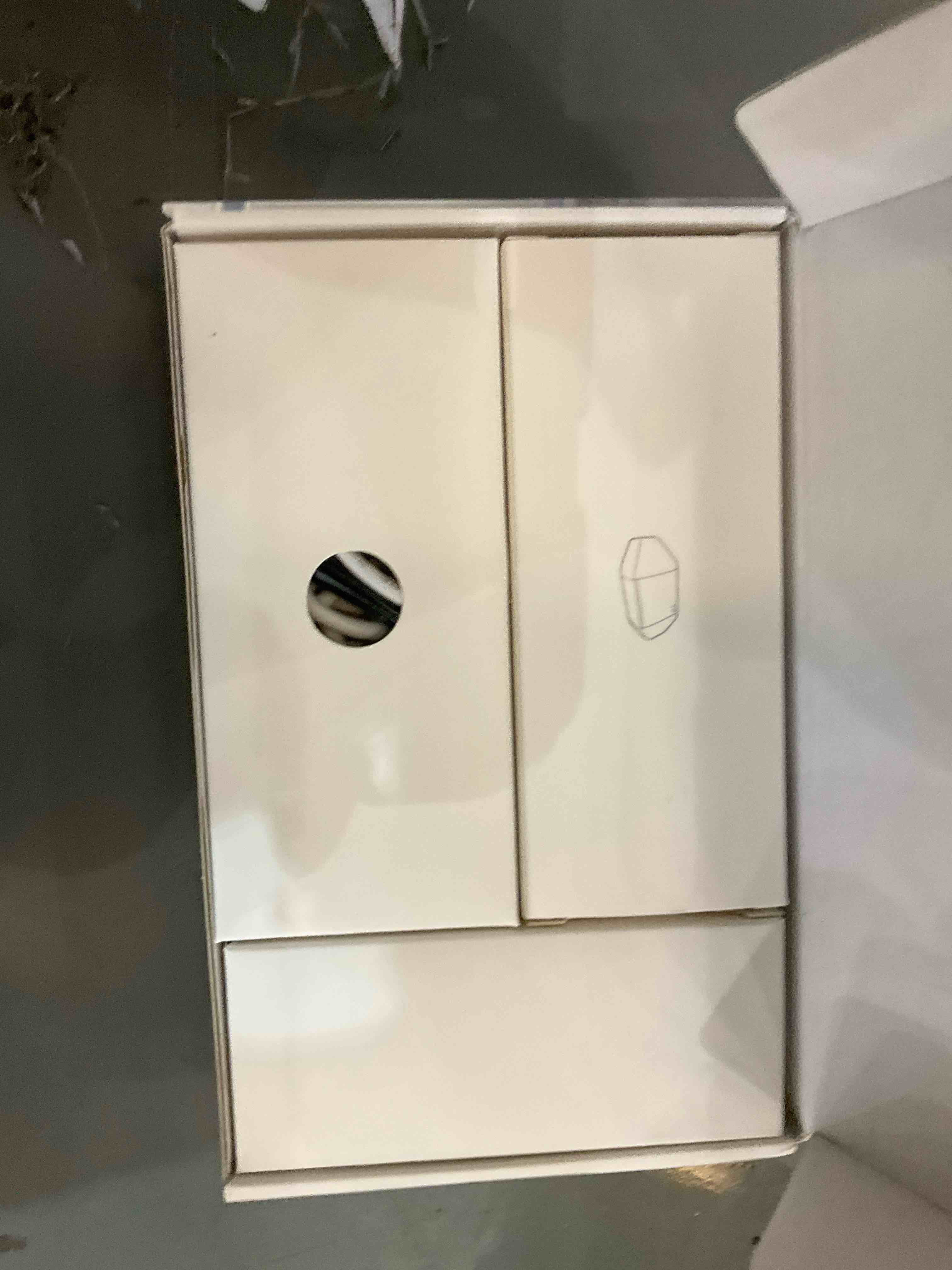 https://s3.amazonaws.com/lotting-images-prod/BargainHunt/EXS01498086_1716997338681.jpeg