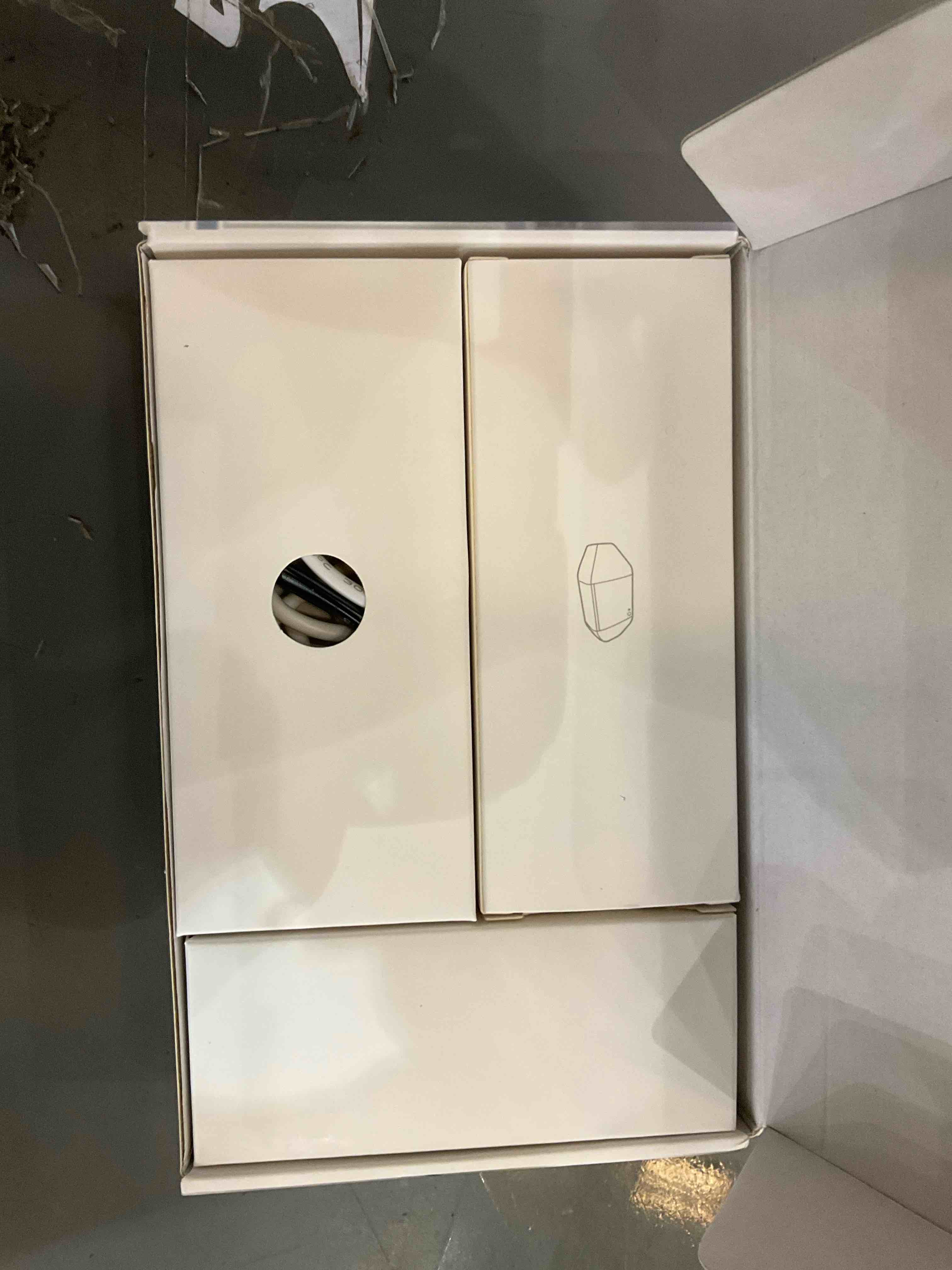 https://s3.amazonaws.com/lotting-images-prod/BargainHunt/EXS01498086_1716997339797.jpeg