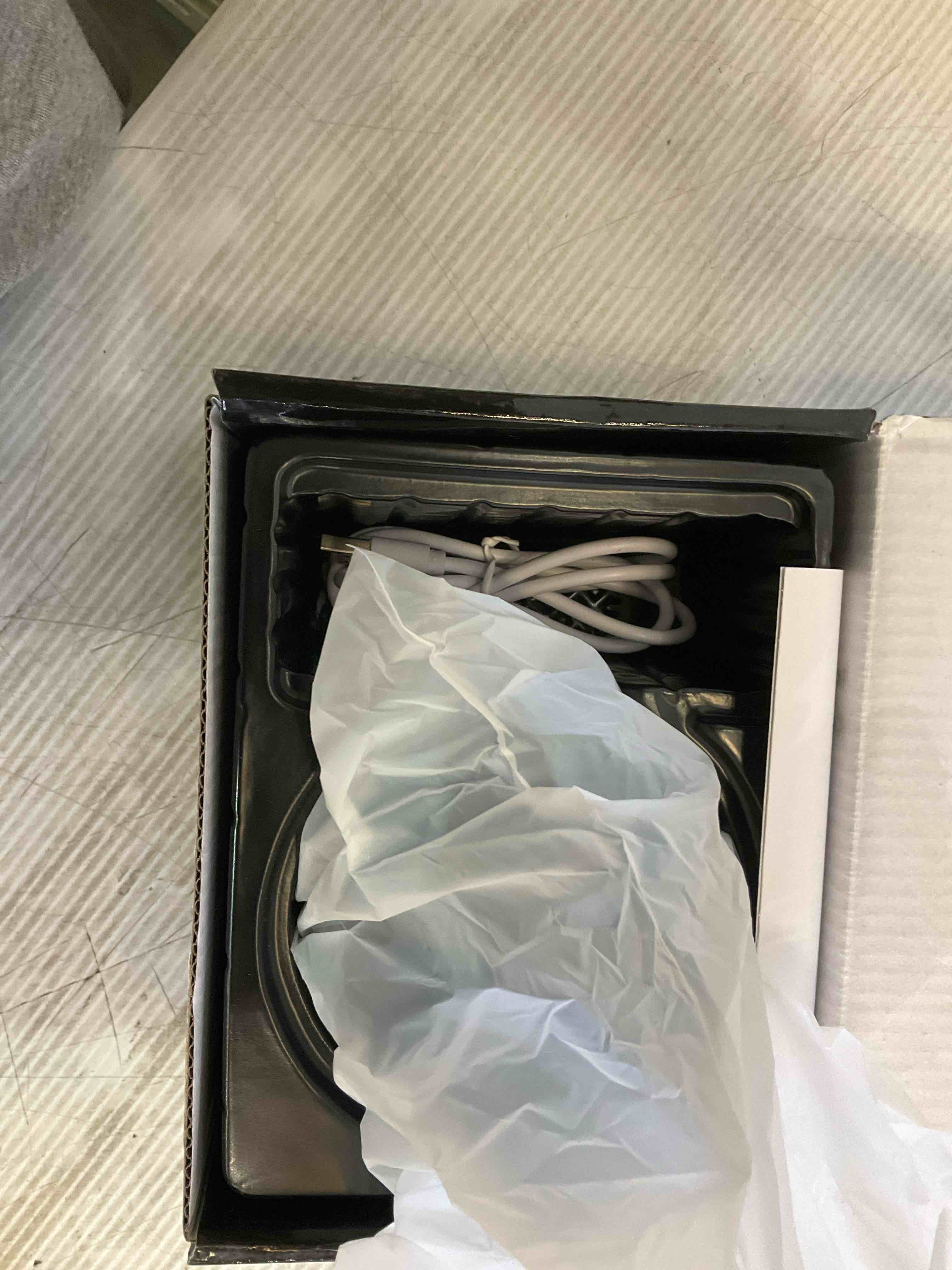 https://s3.amazonaws.com/lotting-images-prod/BargainHunt/EXS01498101_1717002315667.jpeg