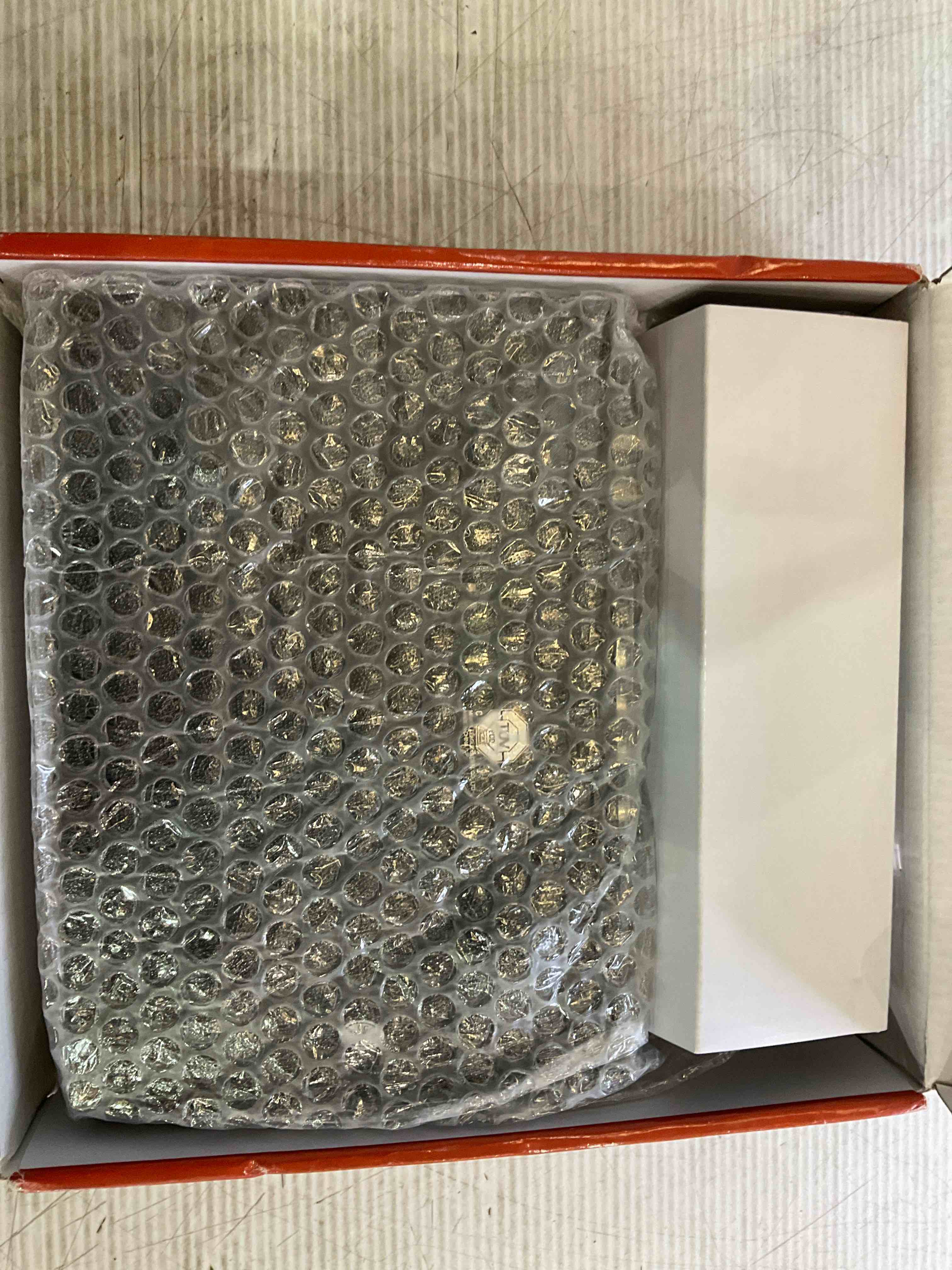 https://s3.amazonaws.com/lotting-images-prod/BargainHunt/EXS01498197_1717078579500.jpeg