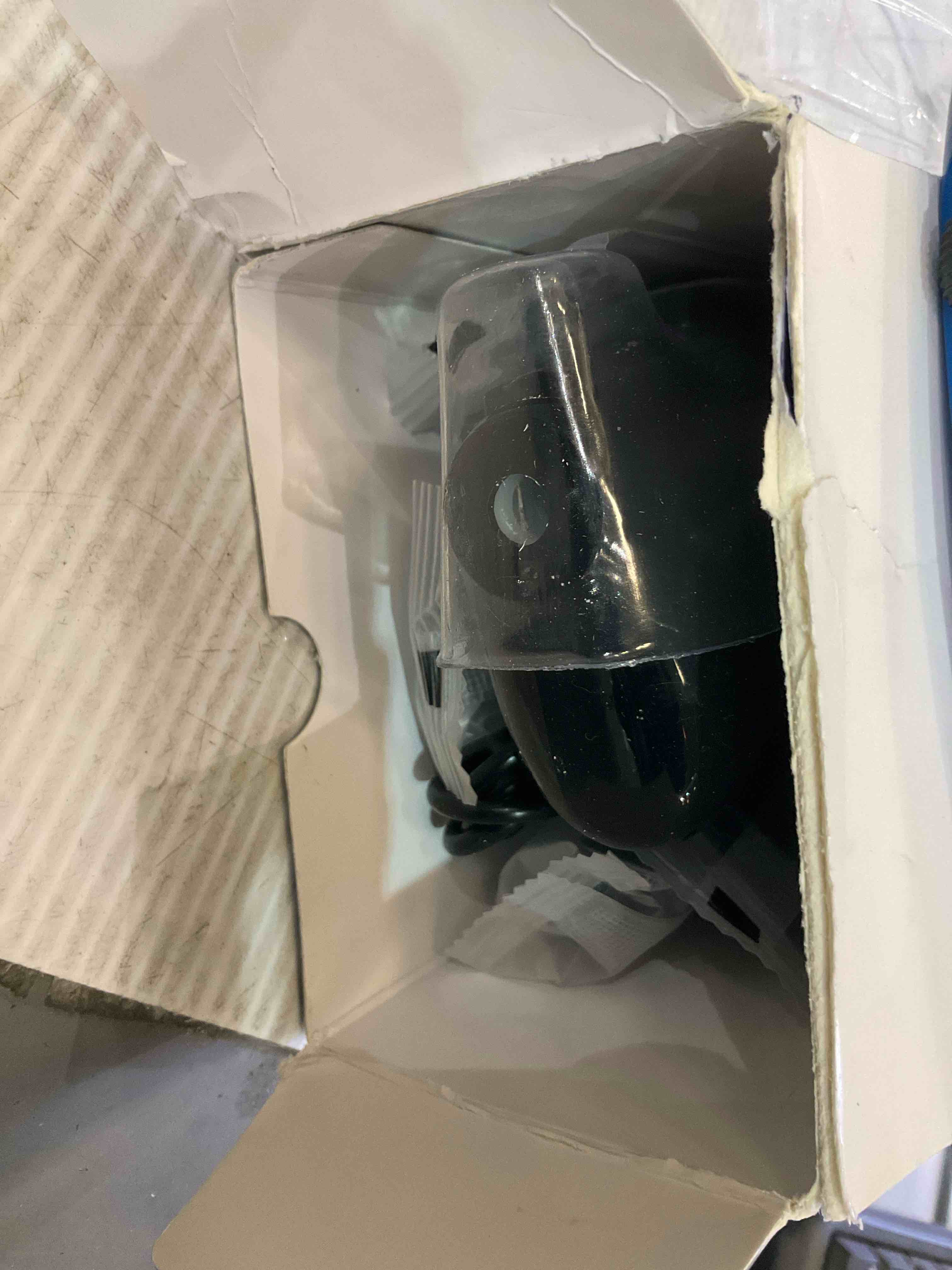 https://s3.amazonaws.com/lotting-images-prod/BargainHunt/EXS01498208_1717080719682.jpeg