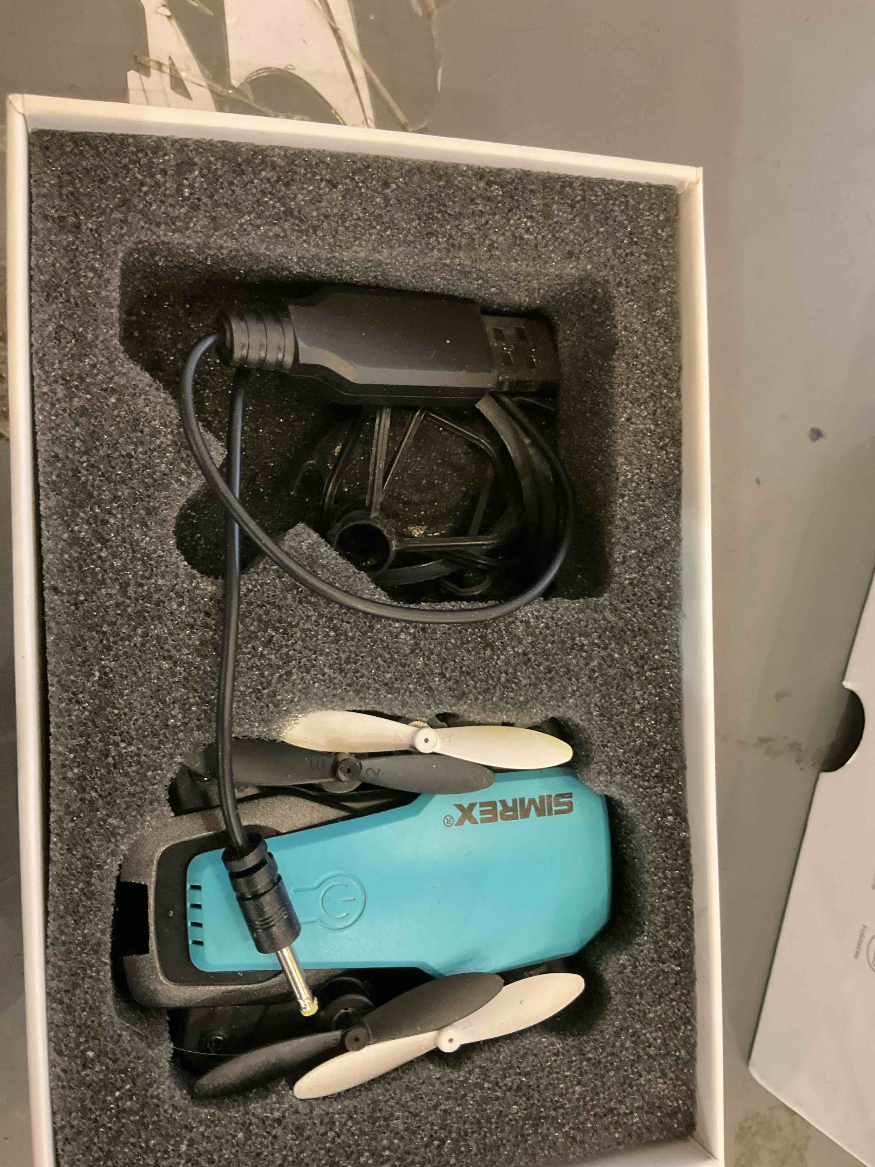 https://s3.amazonaws.com/lotting-images-prod/BargainHunt/EXS01498213_1717081640388.jpeg
