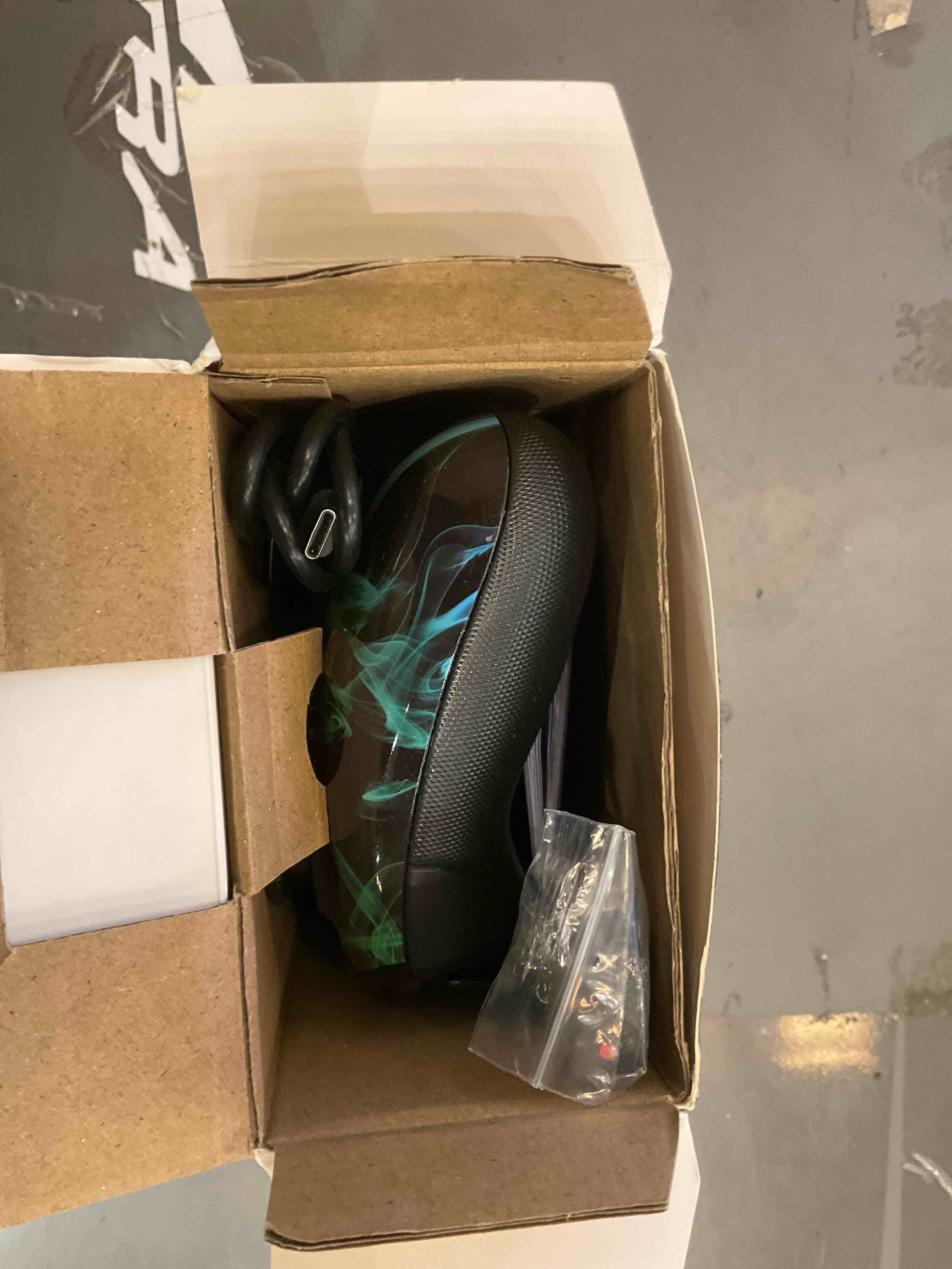 https://s3.amazonaws.com/lotting-images-prod/BargainHunt/EXS01498225_1717083668513.jpeg