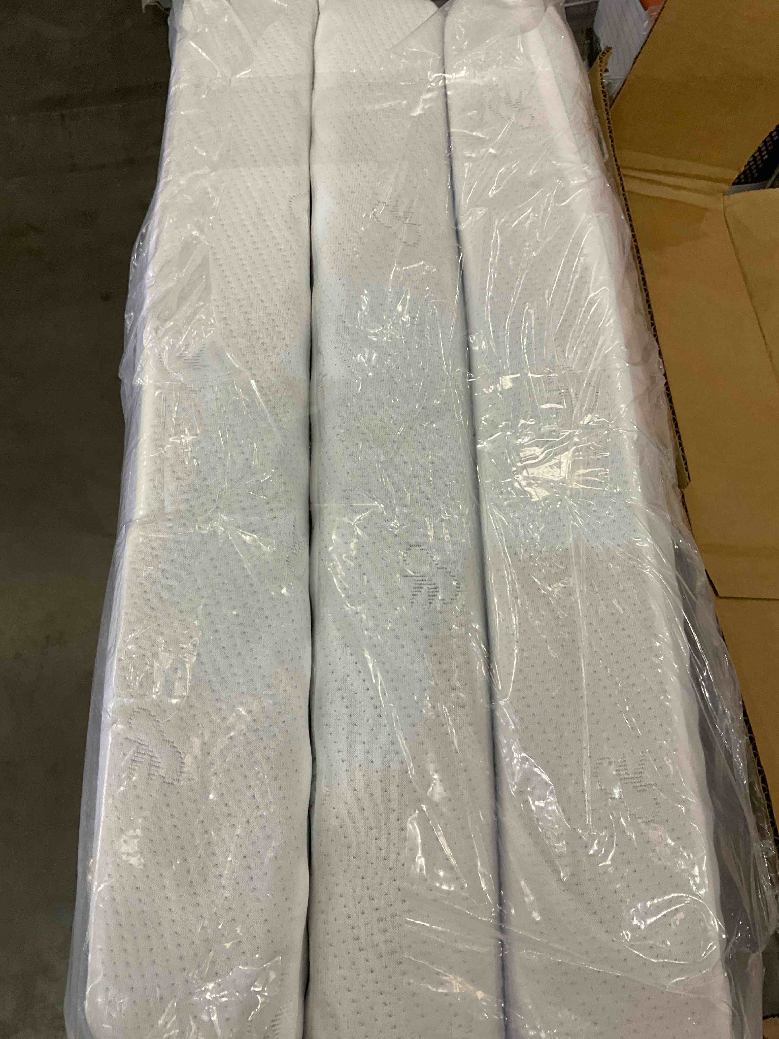 https://s3.amazonaws.com/lotting-images-prod/BargainHunt/EXS01498278_1717515277758.jpeg