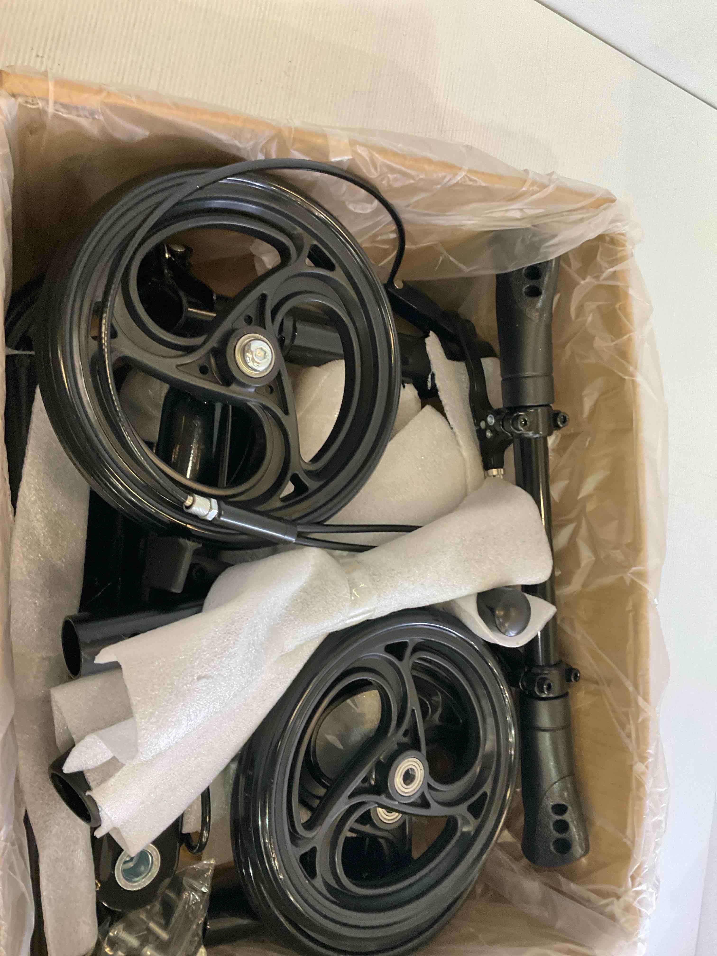 https://s3.amazonaws.com/lotting-images-prod/BargainHunt/EXS01498349_1717687351560.jpeg