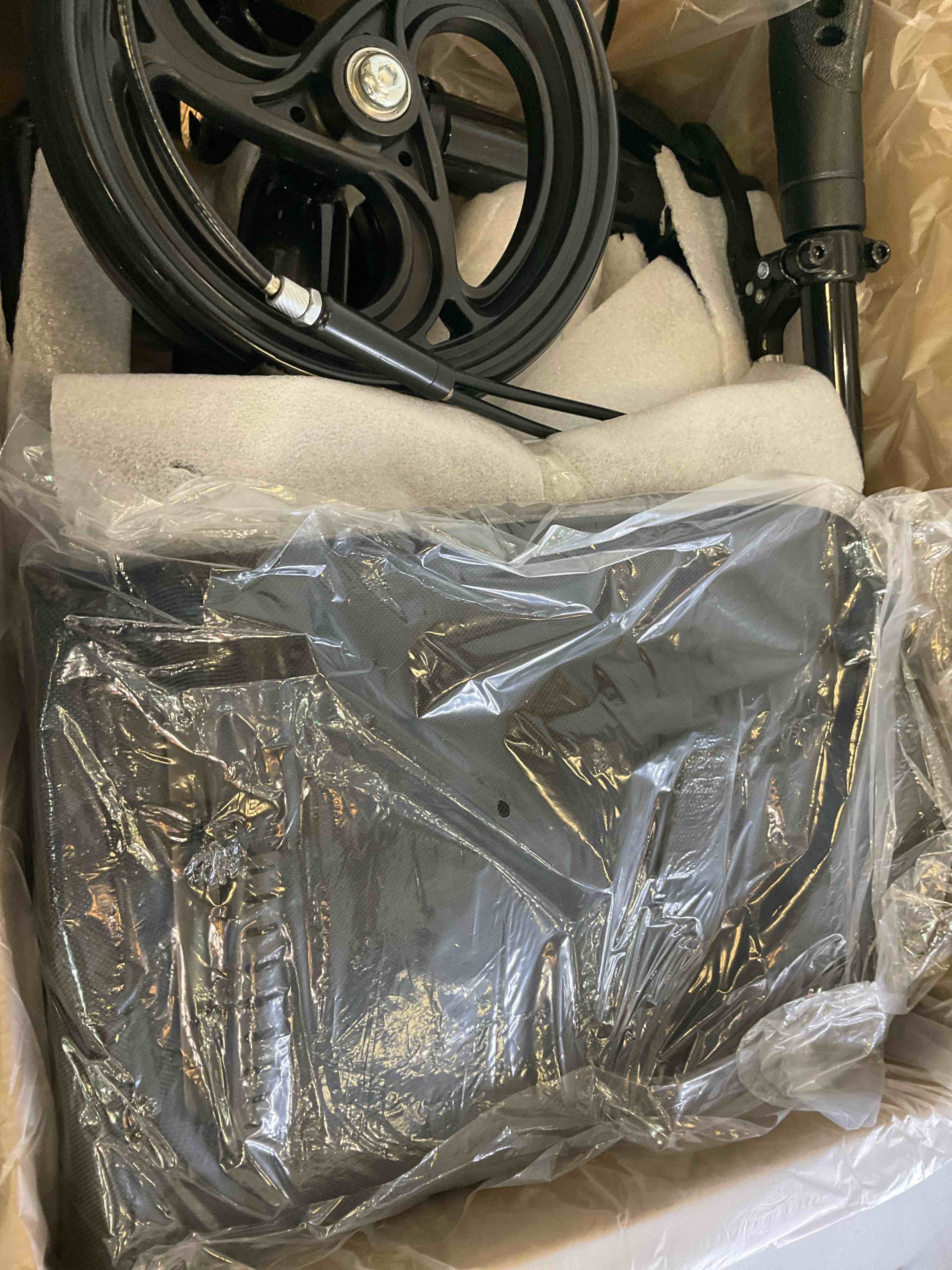 https://s3.amazonaws.com/lotting-images-prod/BargainHunt/EXS01498349_1717687355391.jpeg