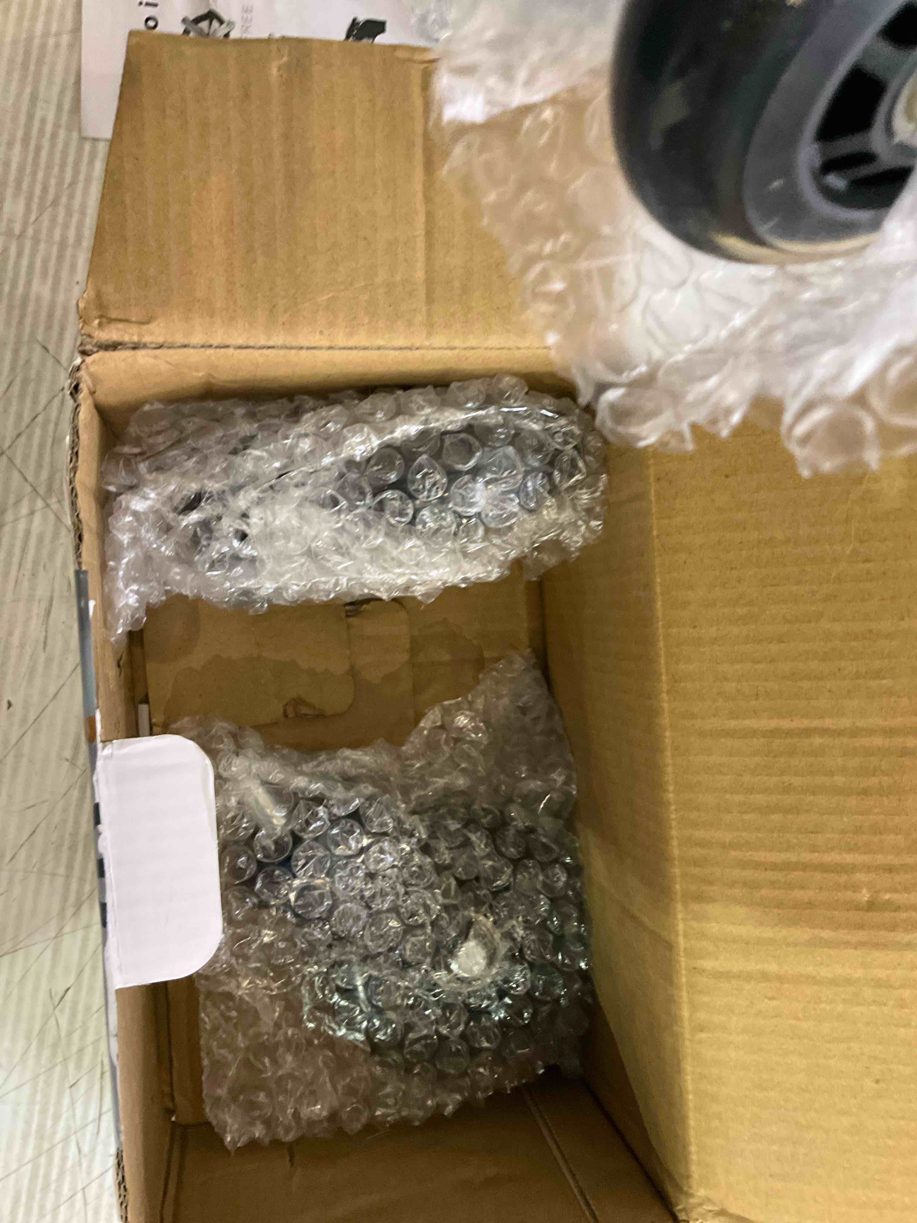 https://s3.amazonaws.com/lotting-images-prod/BargainHunt/EXS01498416_1718019343368.jpeg