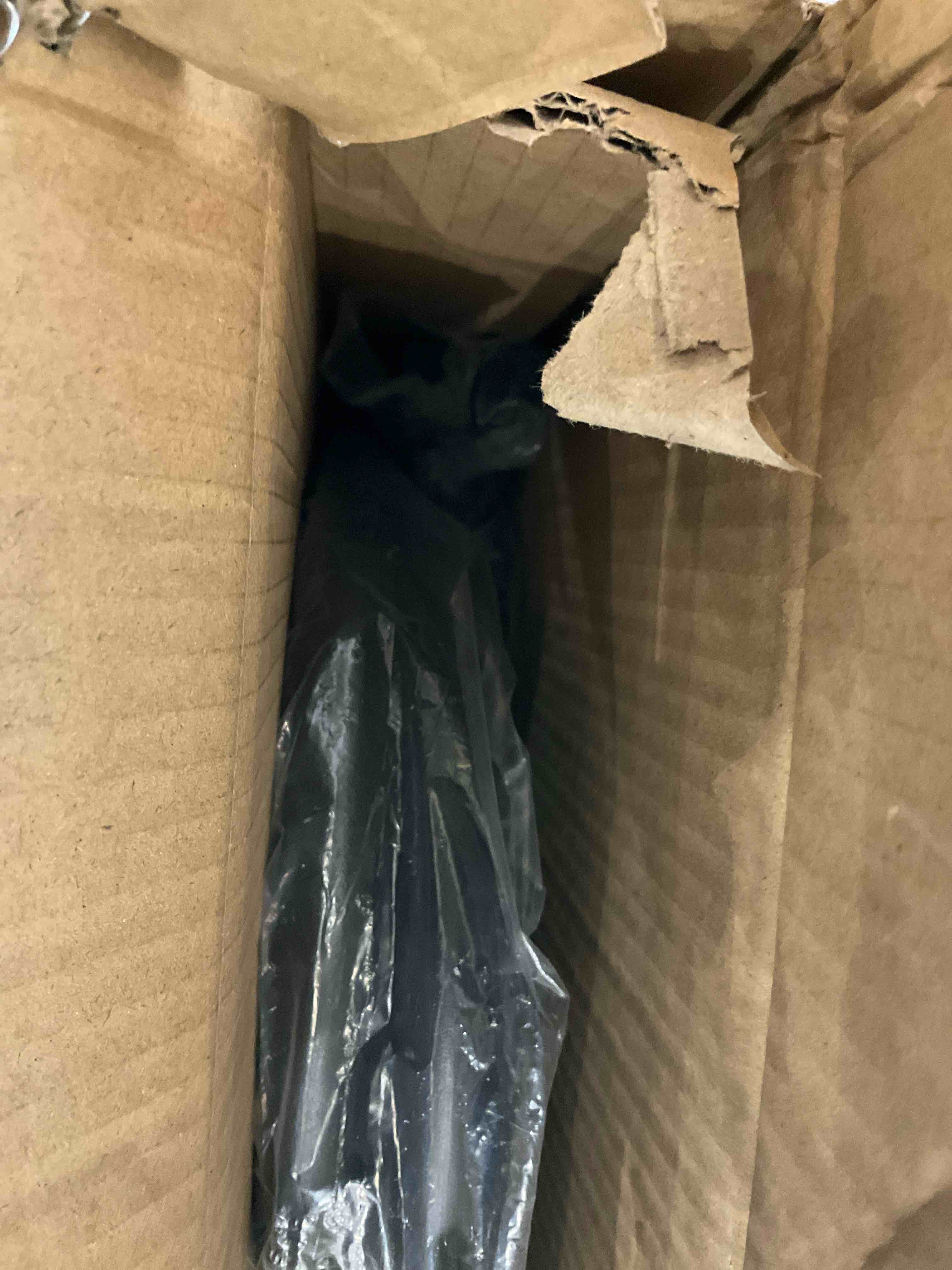 https://s3.amazonaws.com/lotting-images-prod/BargainHunt/EXS01498418_1718021933455.jpeg