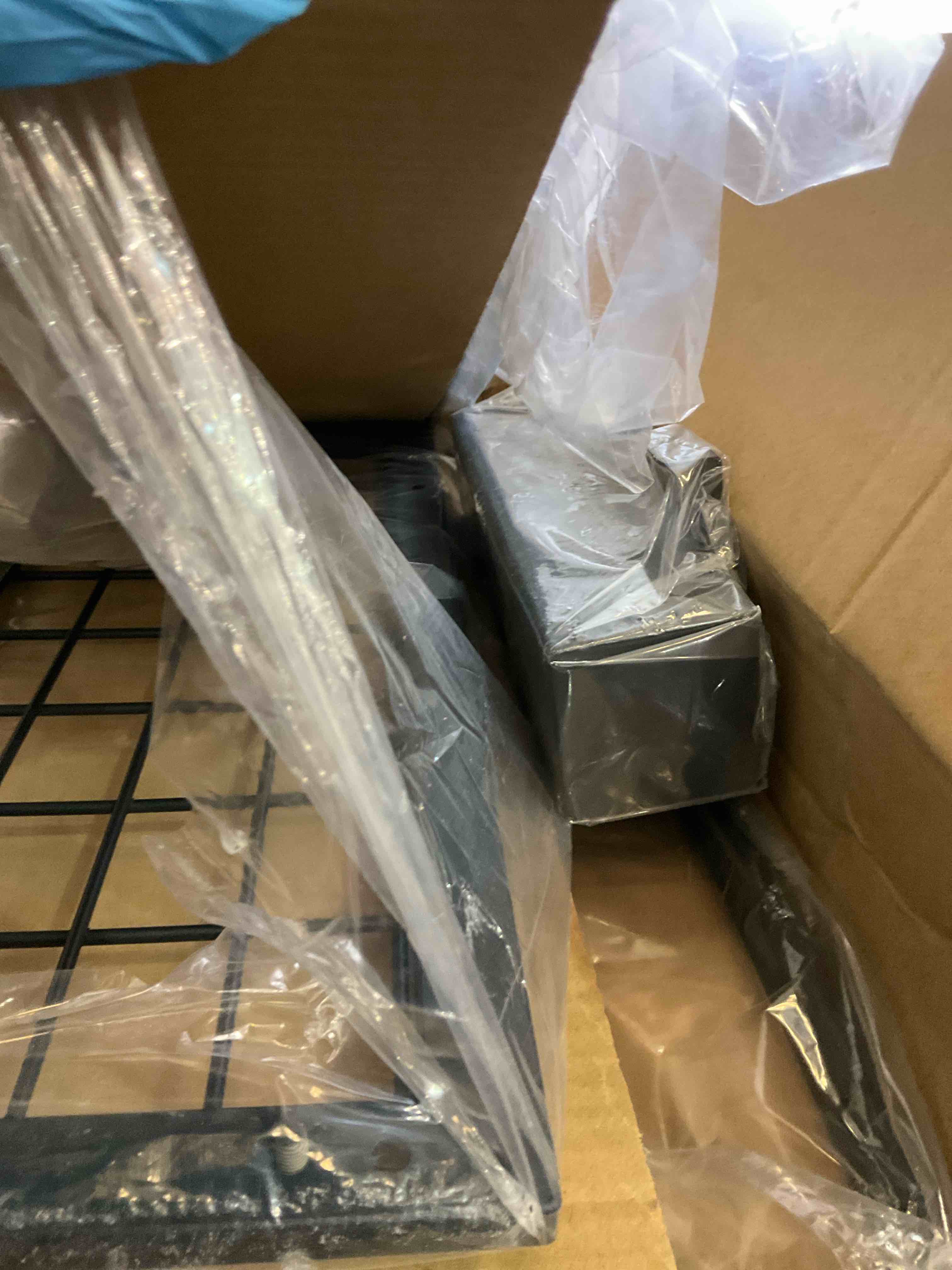 https://s3.amazonaws.com/lotting-images-prod/BargainHunt/EXS01498431_1718027893301.jpeg