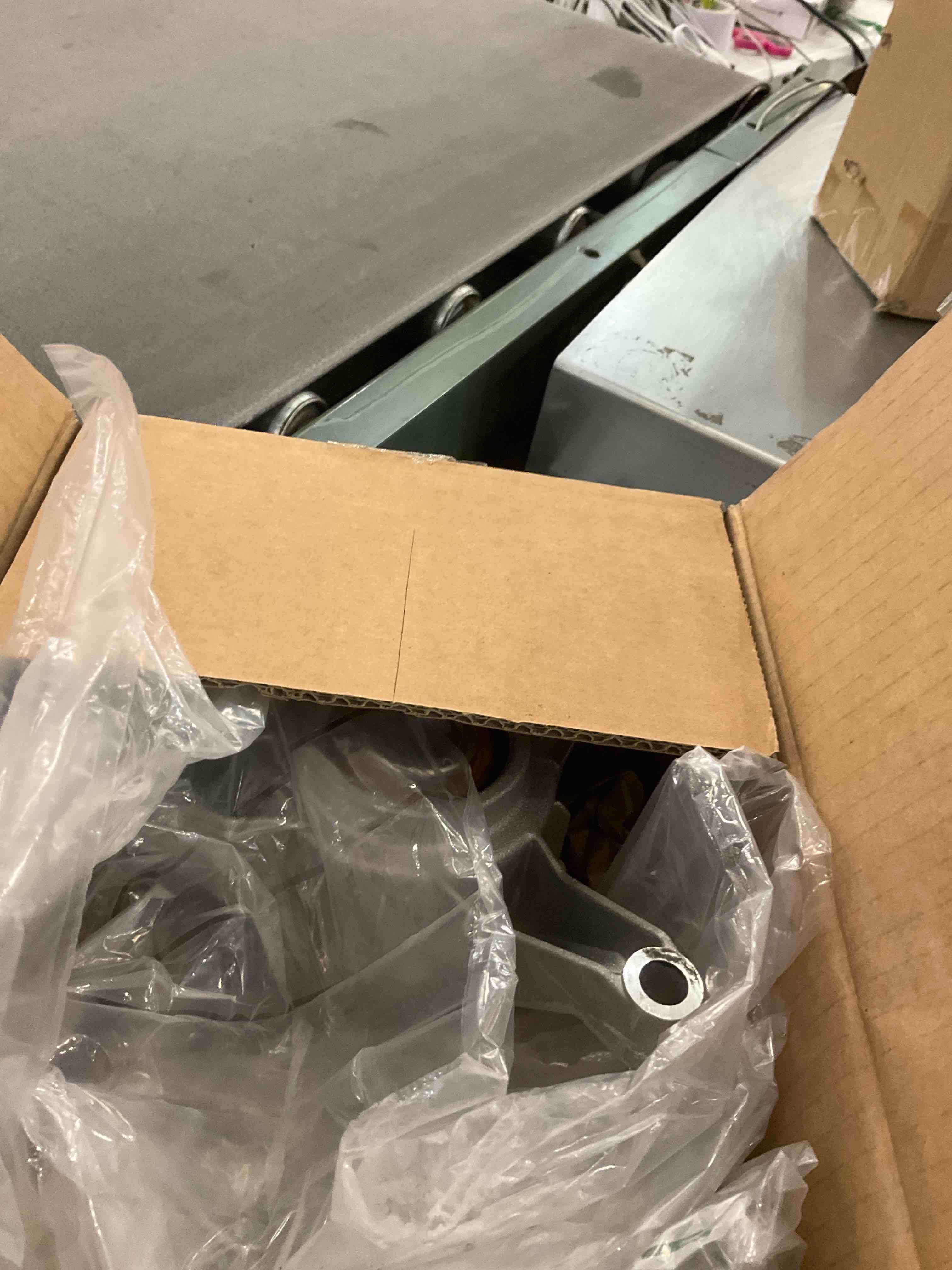 https://s3.amazonaws.com/lotting-images-prod/BargainHunt/EXS01499109_1717434662264.jpeg