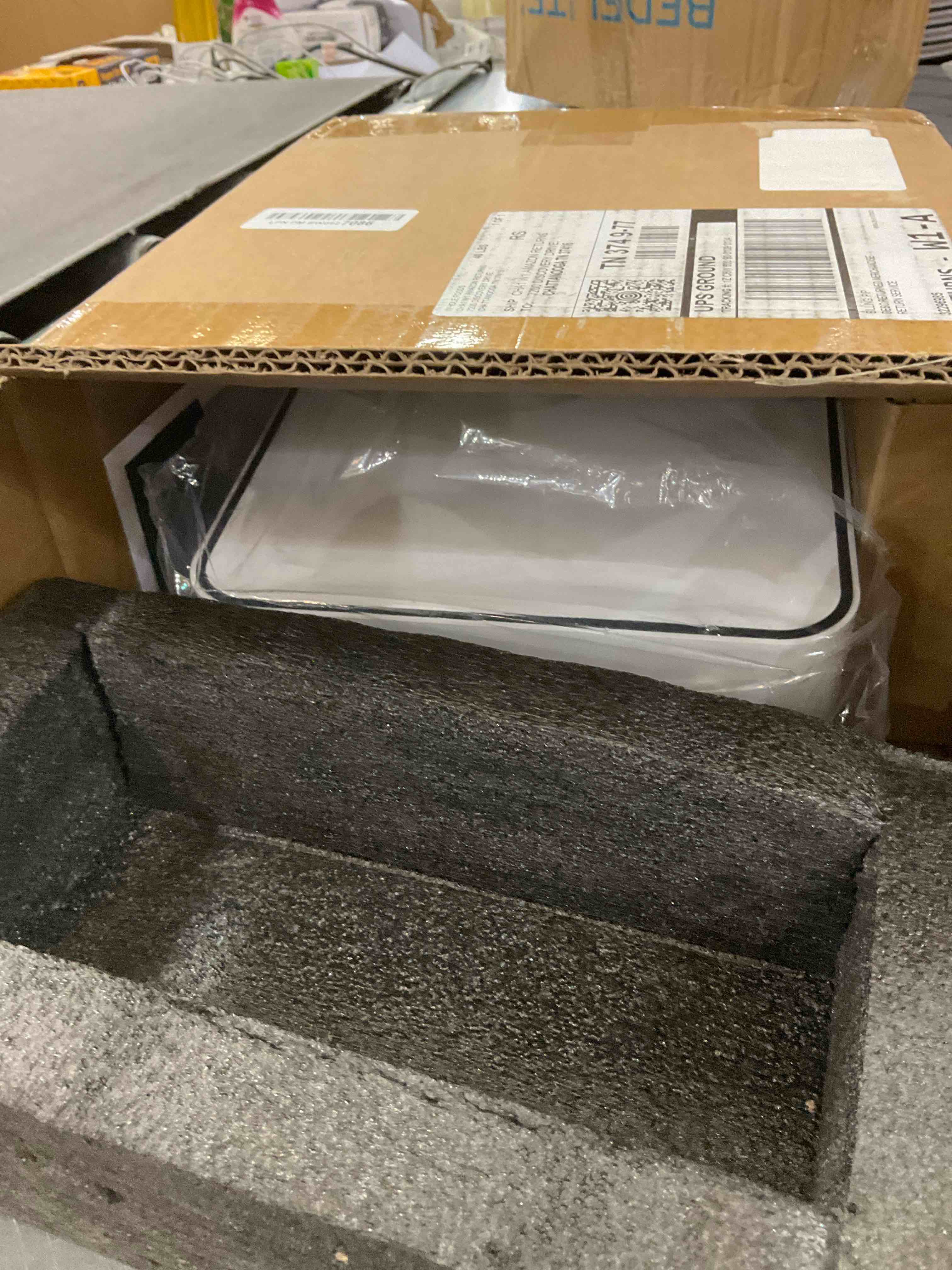 https://s3.amazonaws.com/lotting-images-prod/BargainHunt/EXS01499287_1717600442083.jpeg