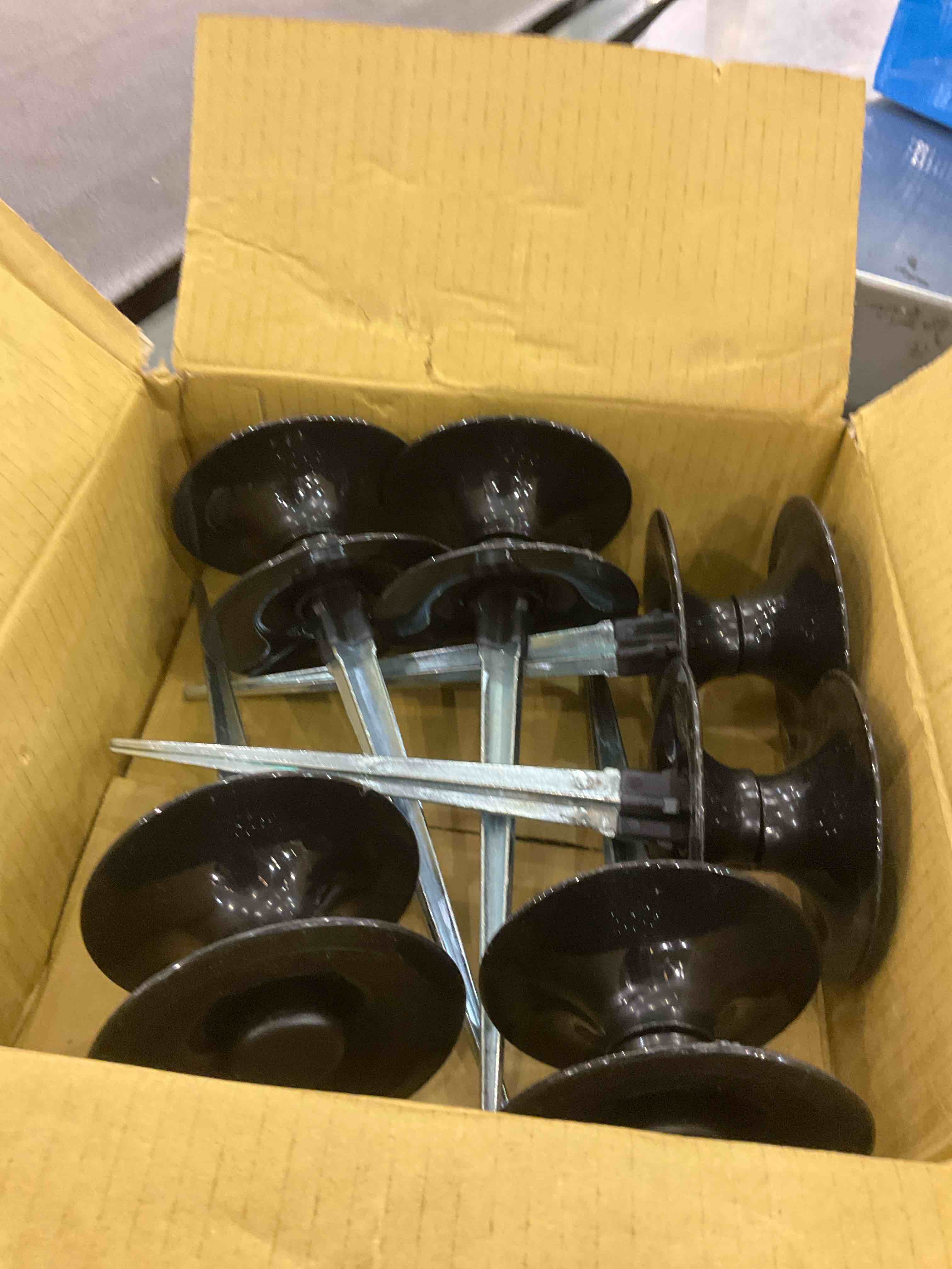 https://s3.amazonaws.com/lotting-images-prod/BargainHunt/EXS01499298_1717601389192.jpeg