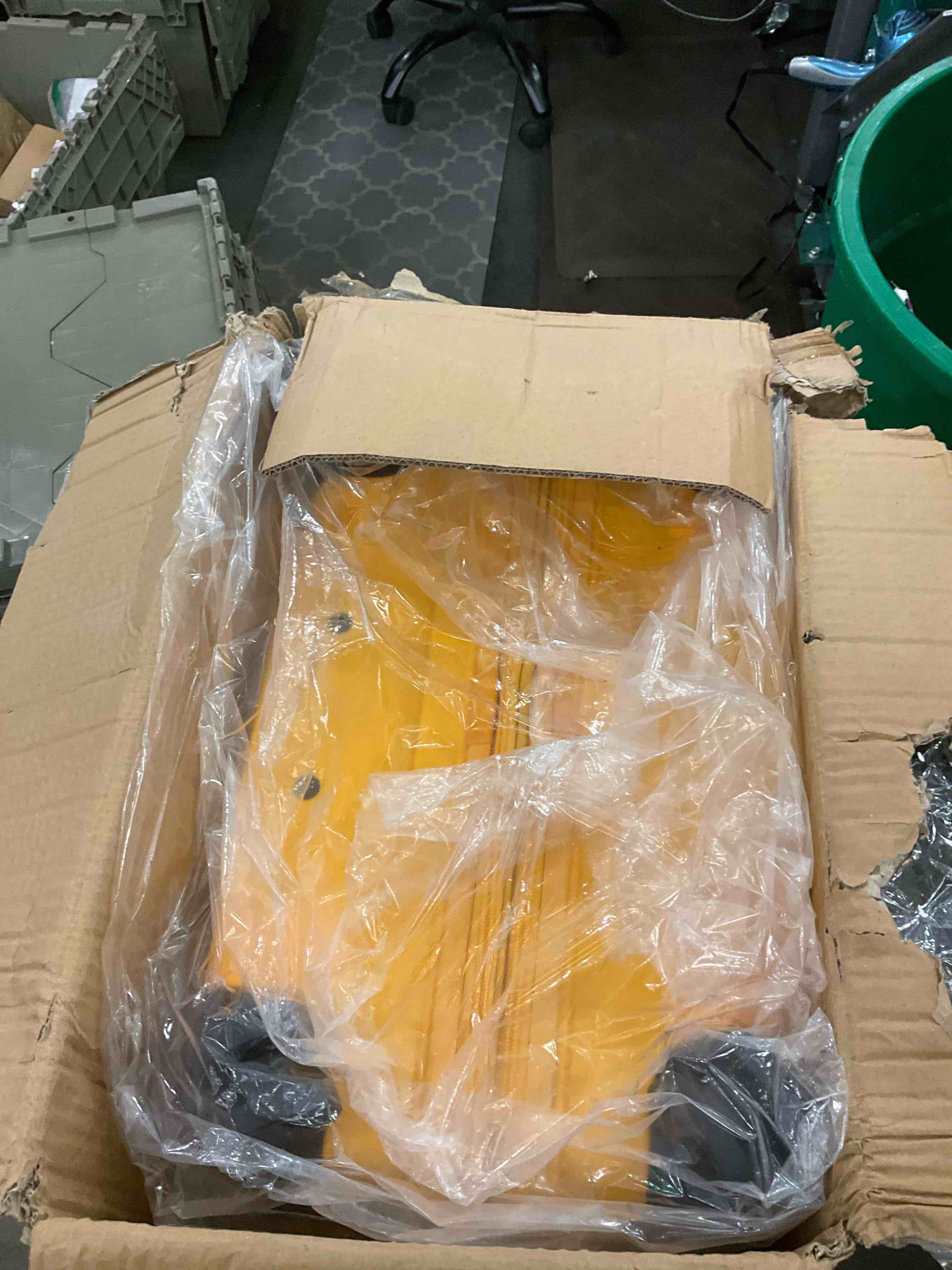 https://s3.amazonaws.com/lotting-images-prod/BargainHunt/EXS01499358_1717611763026.jpeg