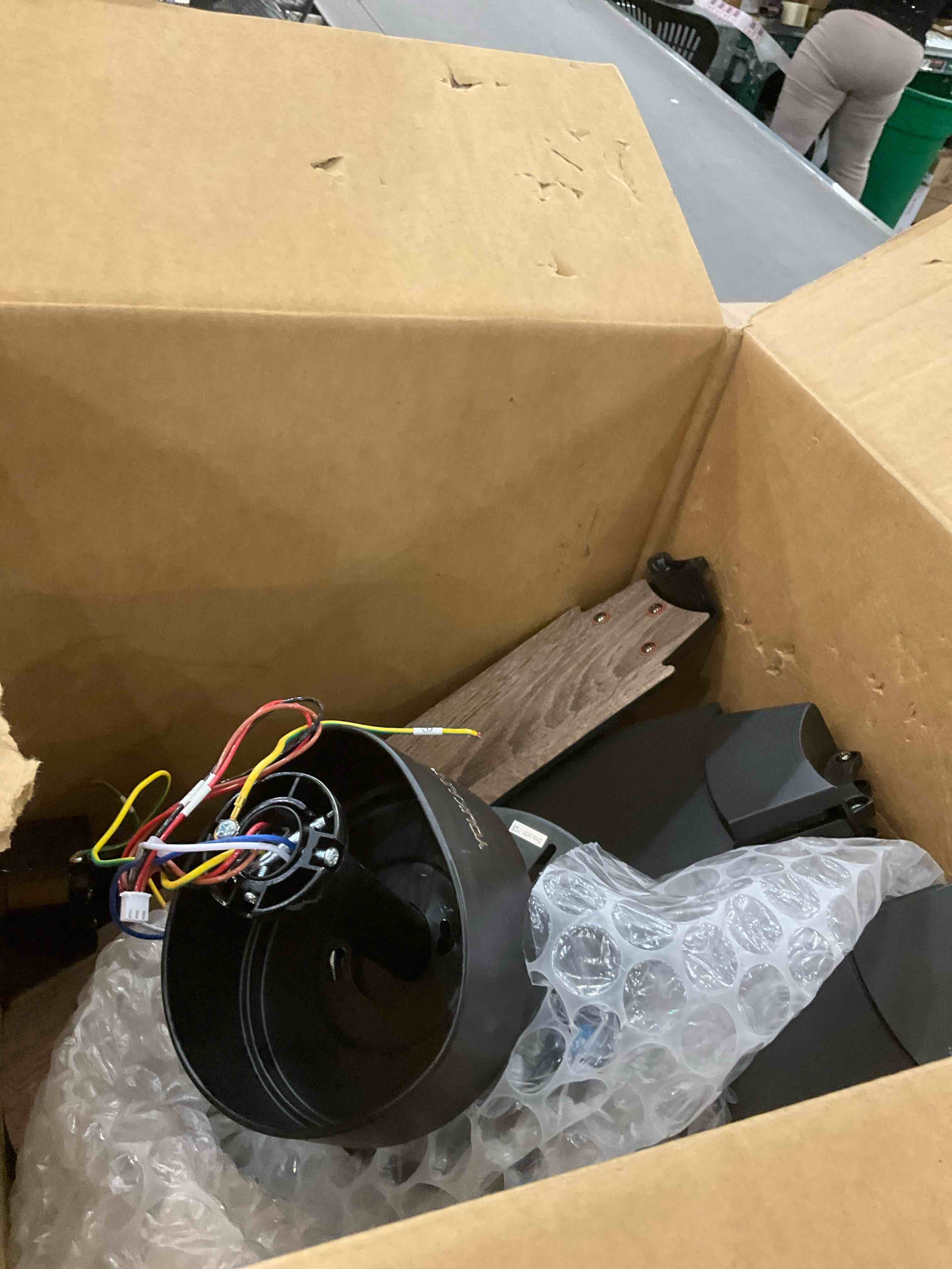 https://s3.amazonaws.com/lotting-images-prod/BargainHunt/EXS01499521_1717008074572.jpeg