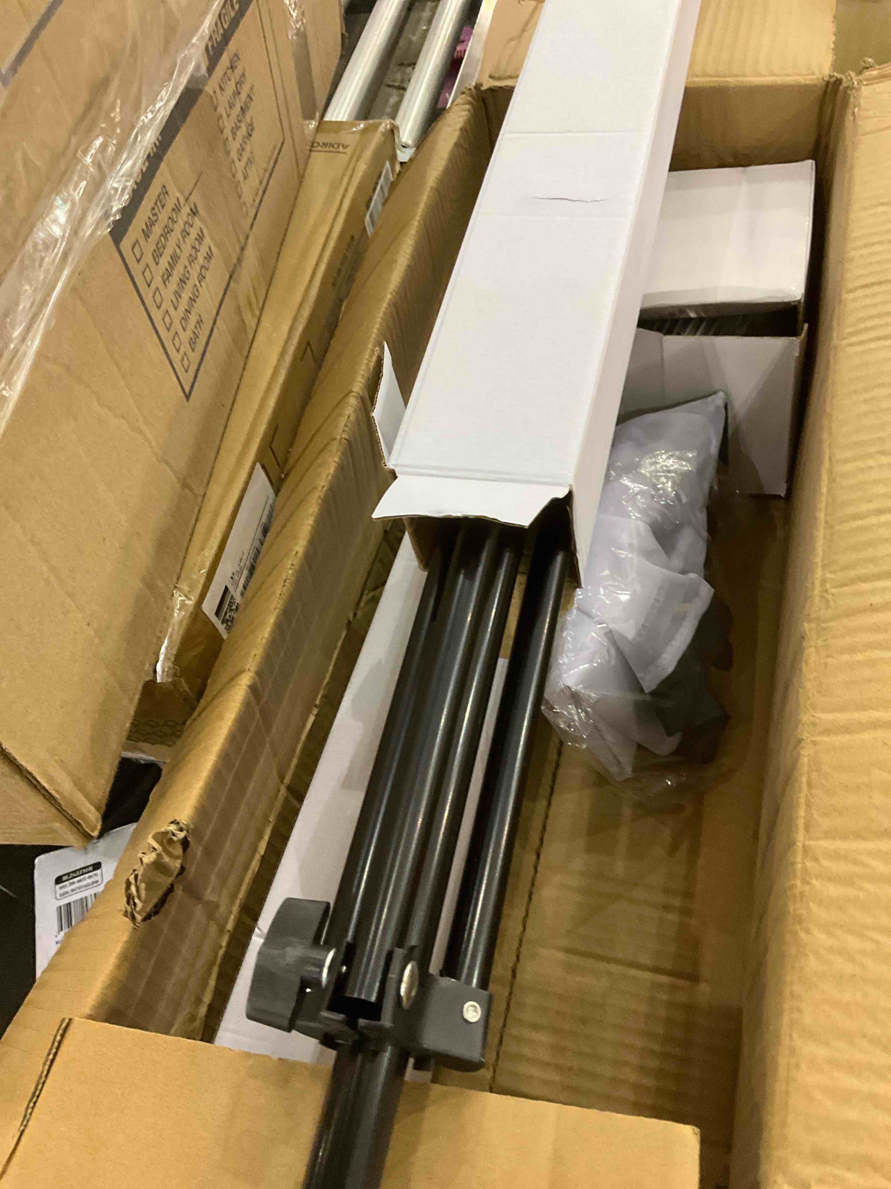 https://s3.amazonaws.com/lotting-images-prod/BargainHunt/EXS01499589_1717073158277.jpeg