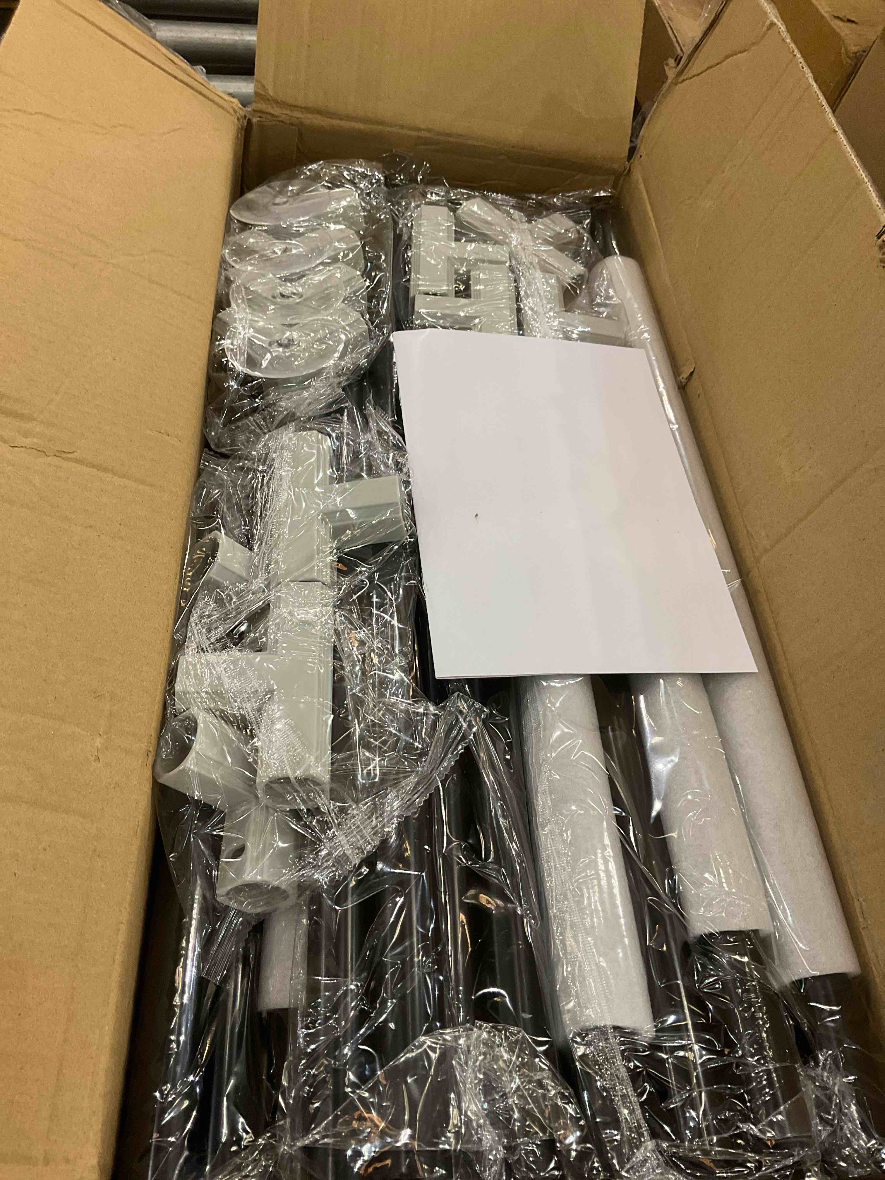 https://s3.amazonaws.com/lotting-images-prod/BargainHunt/EXS01499987_1717425743977.jpeg