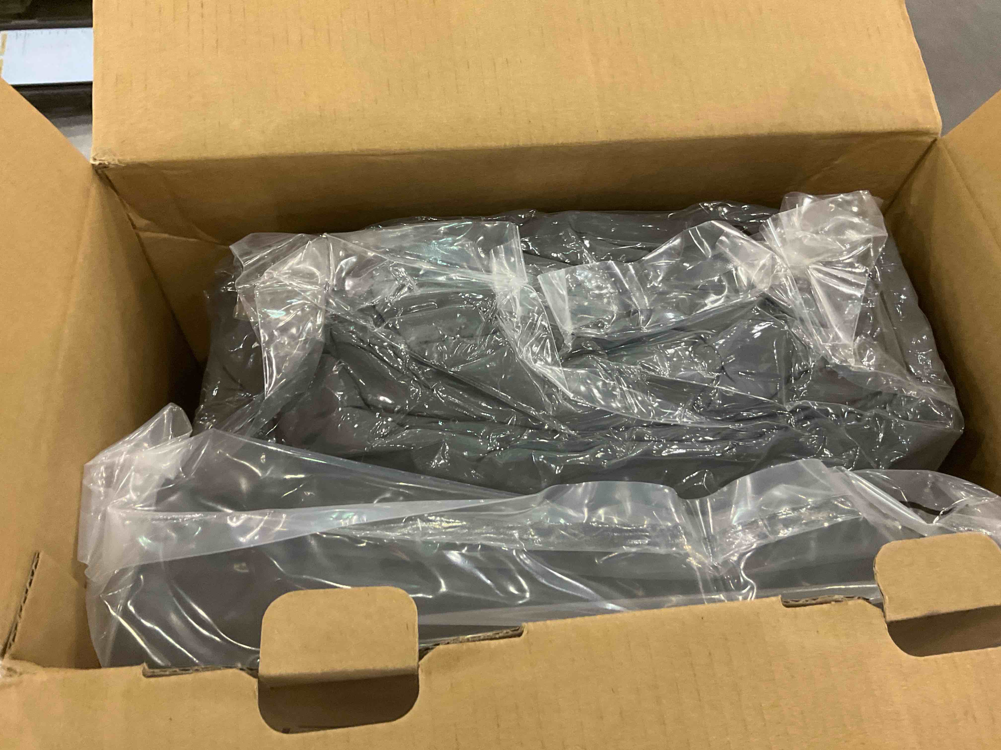 https://s3.amazonaws.com/lotting-images-prod/BargainHunt/EXS01500065_1718107033192.jpeg