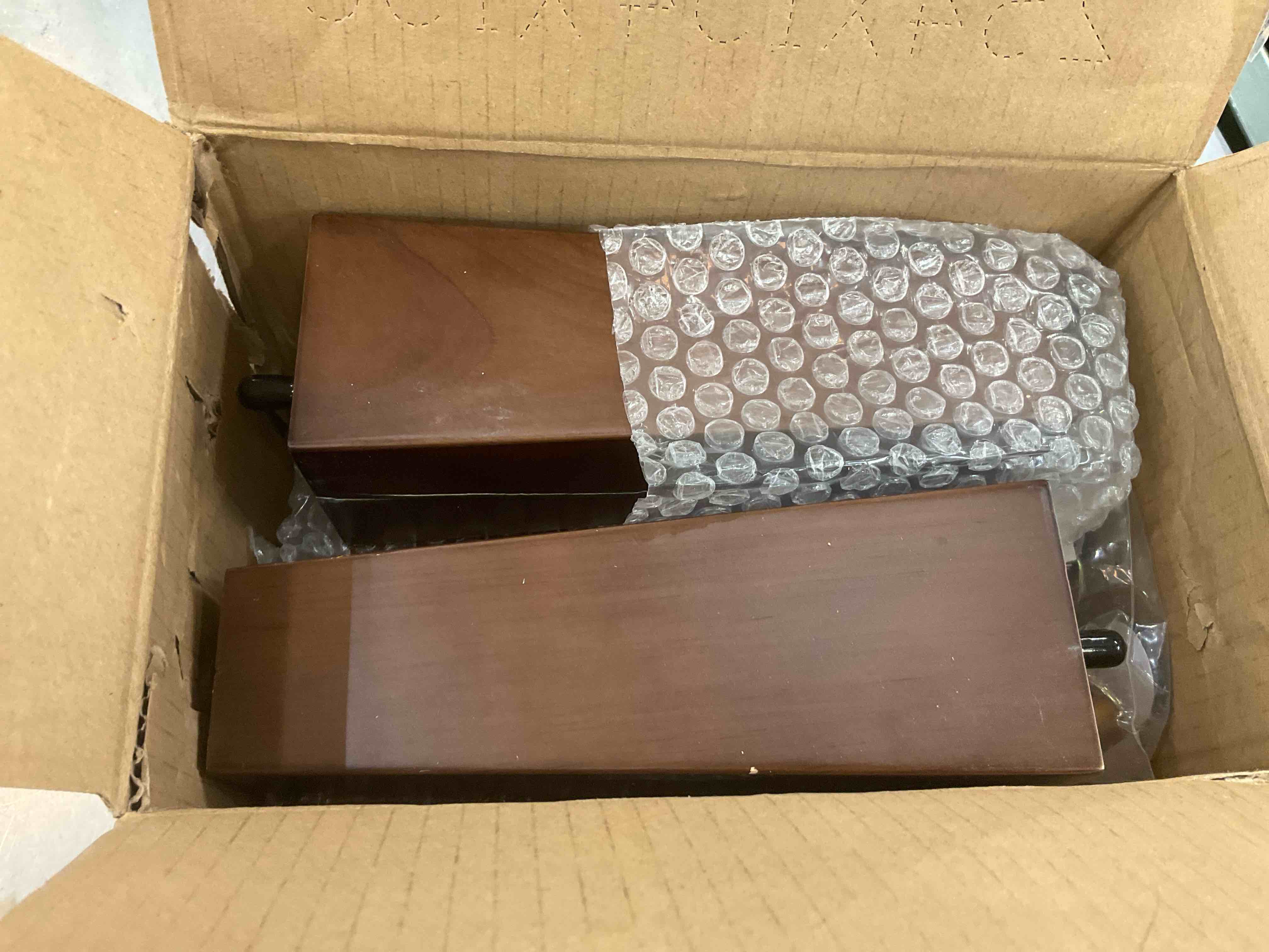 https://s3.amazonaws.com/lotting-images-prod/BargainHunt/EXS01500175_1718127172044.jpeg