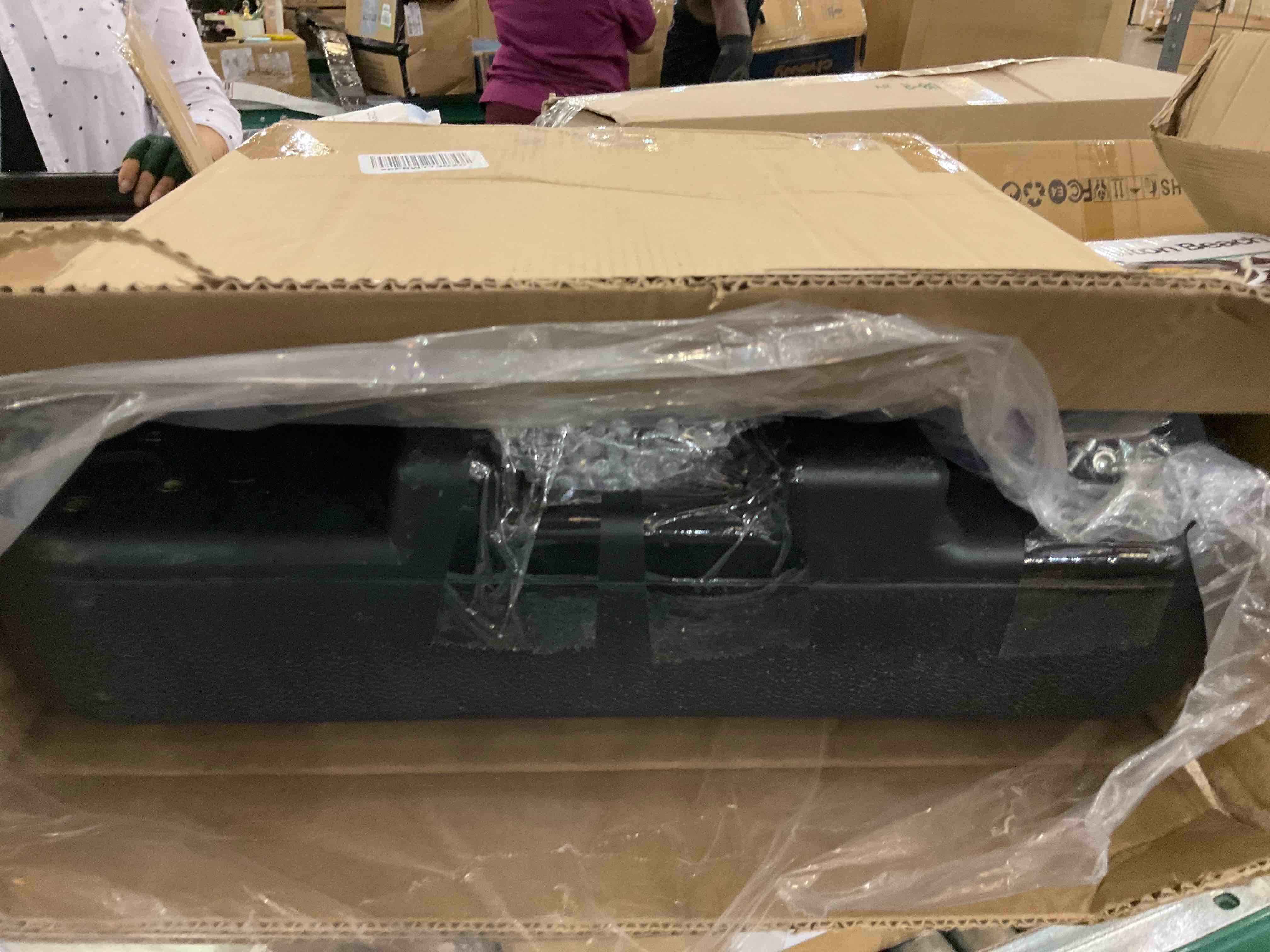 https://s3.amazonaws.com/lotting-images-prod/BargainHunt/EXS01500737_1716303704733.jpeg