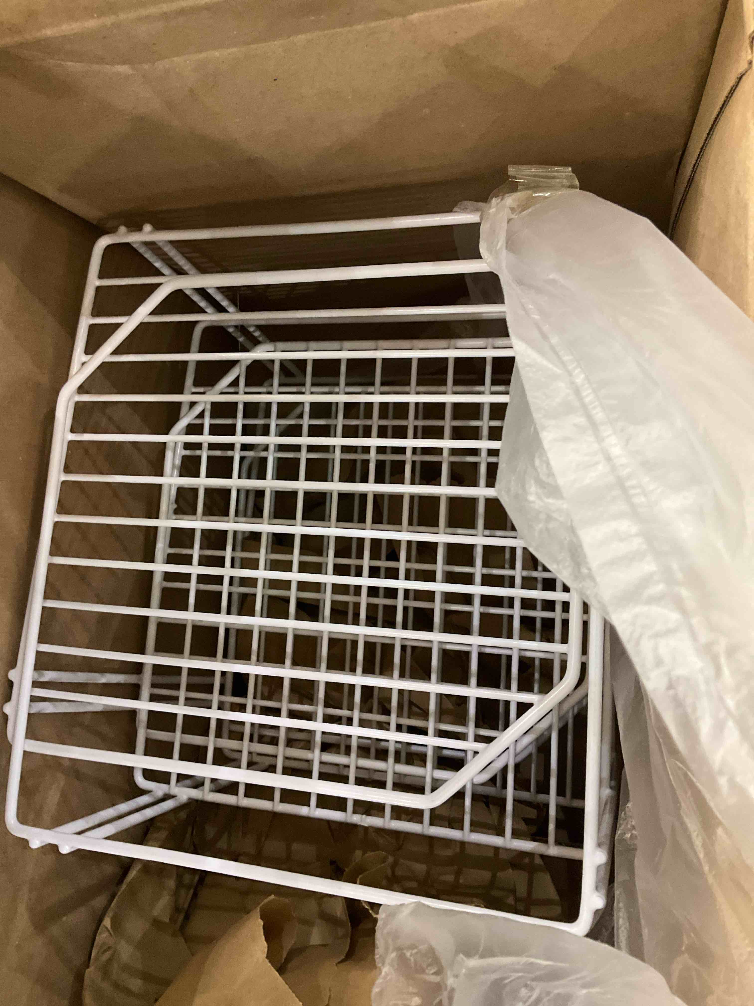 https://s3.amazonaws.com/lotting-images-prod/BargainHunt/EXS01500740_1716304187118.jpeg