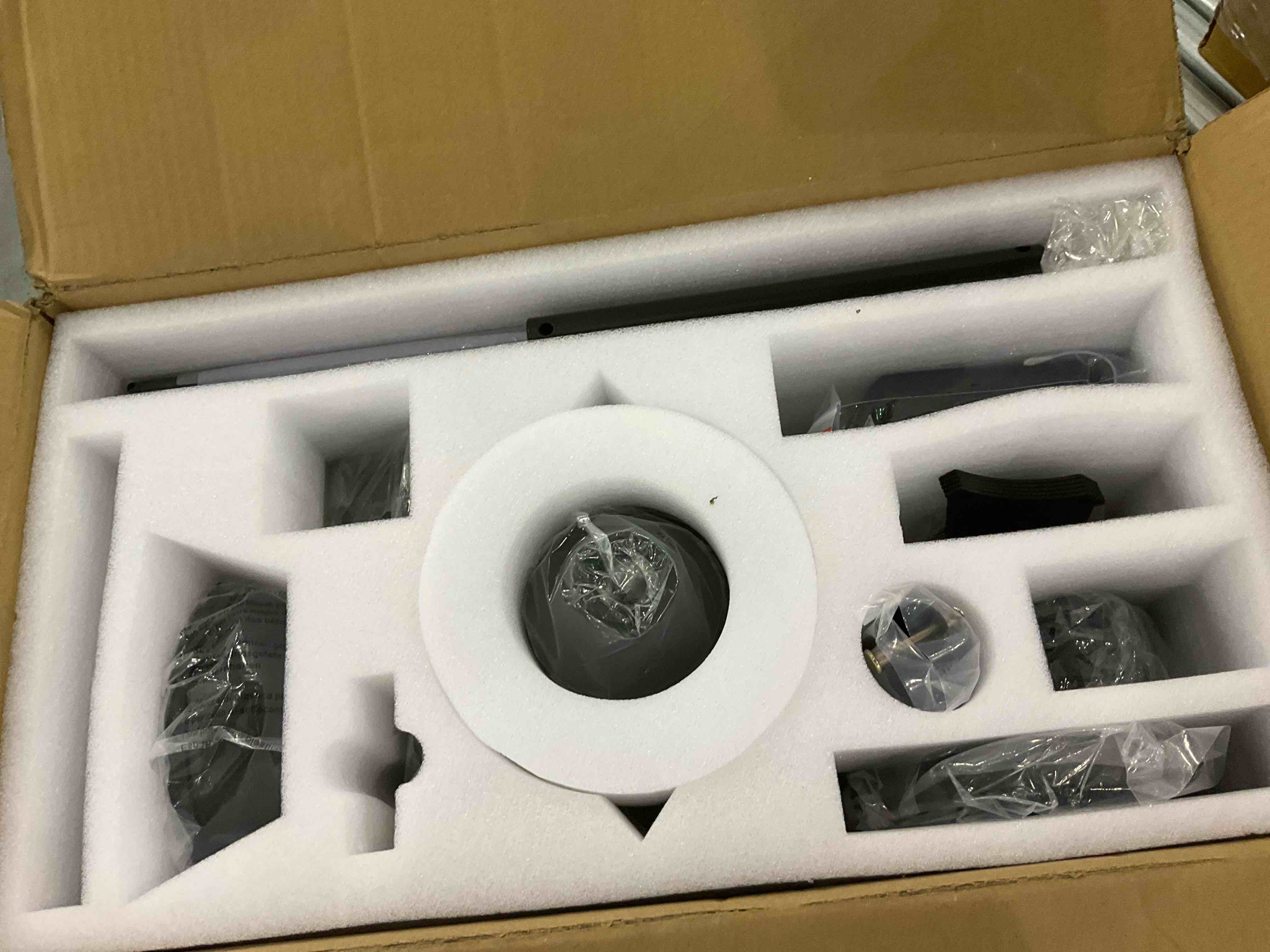 https://s3.amazonaws.com/lotting-images-prod/BargainHunt/EXS01500877_1716896144007.jpeg