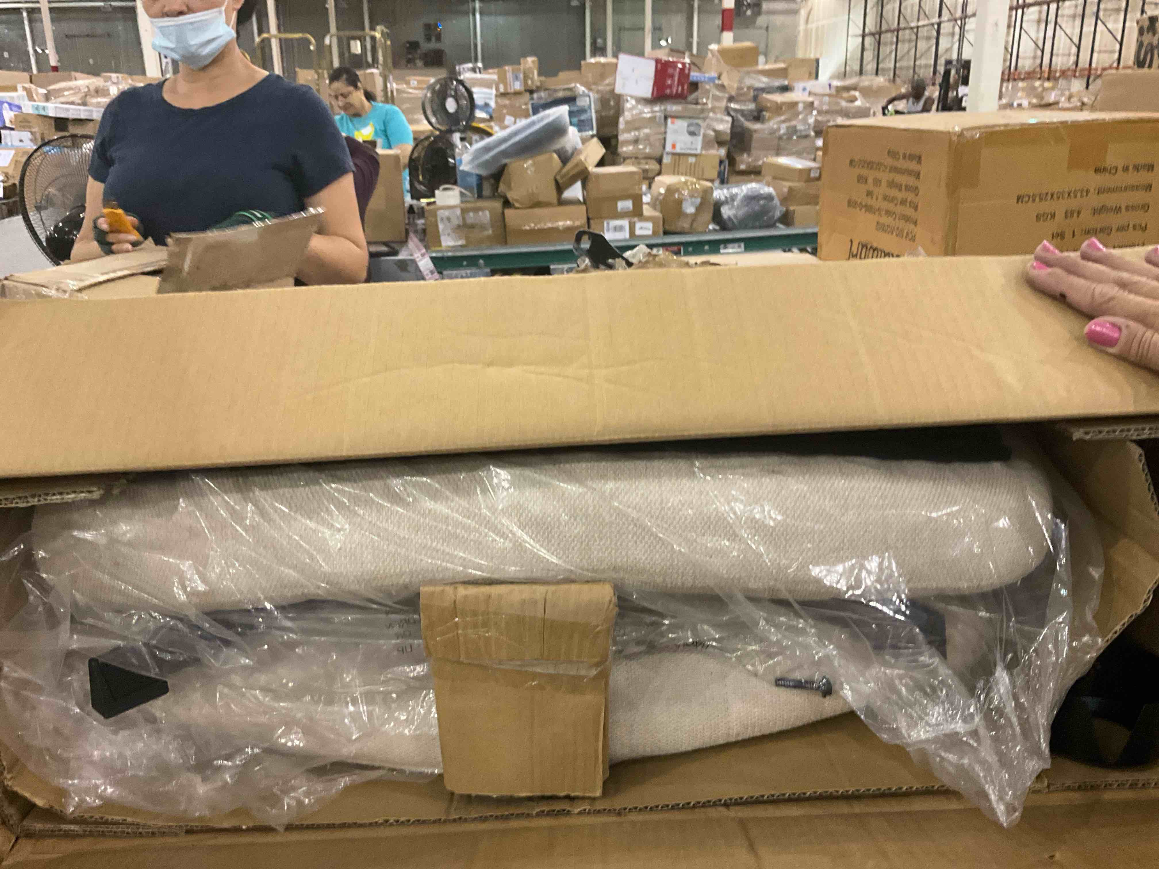 https://s3.amazonaws.com/lotting-images-prod/BargainHunt/EXS01500886_1716897621360.jpeg