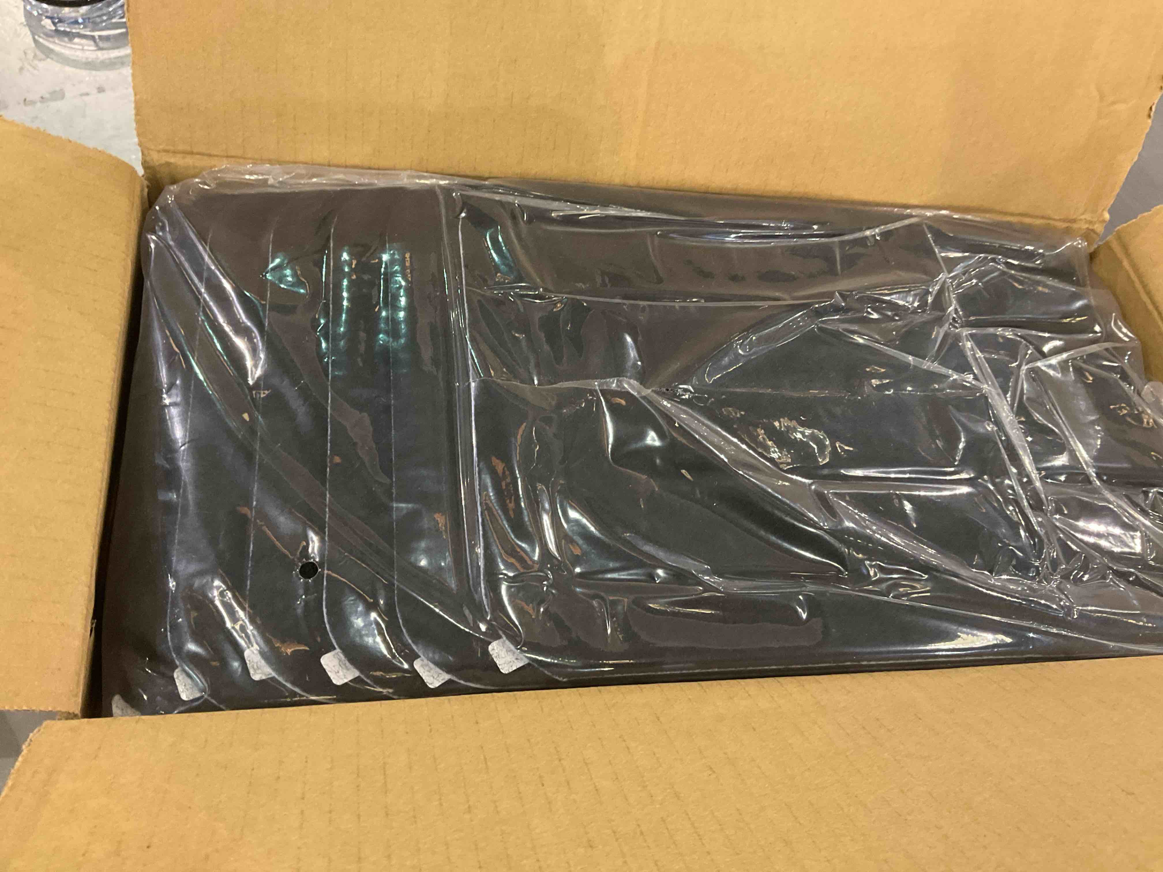 https://s3.amazonaws.com/lotting-images-prod/BargainHunt/EXS01501086_1717602896592.jpeg