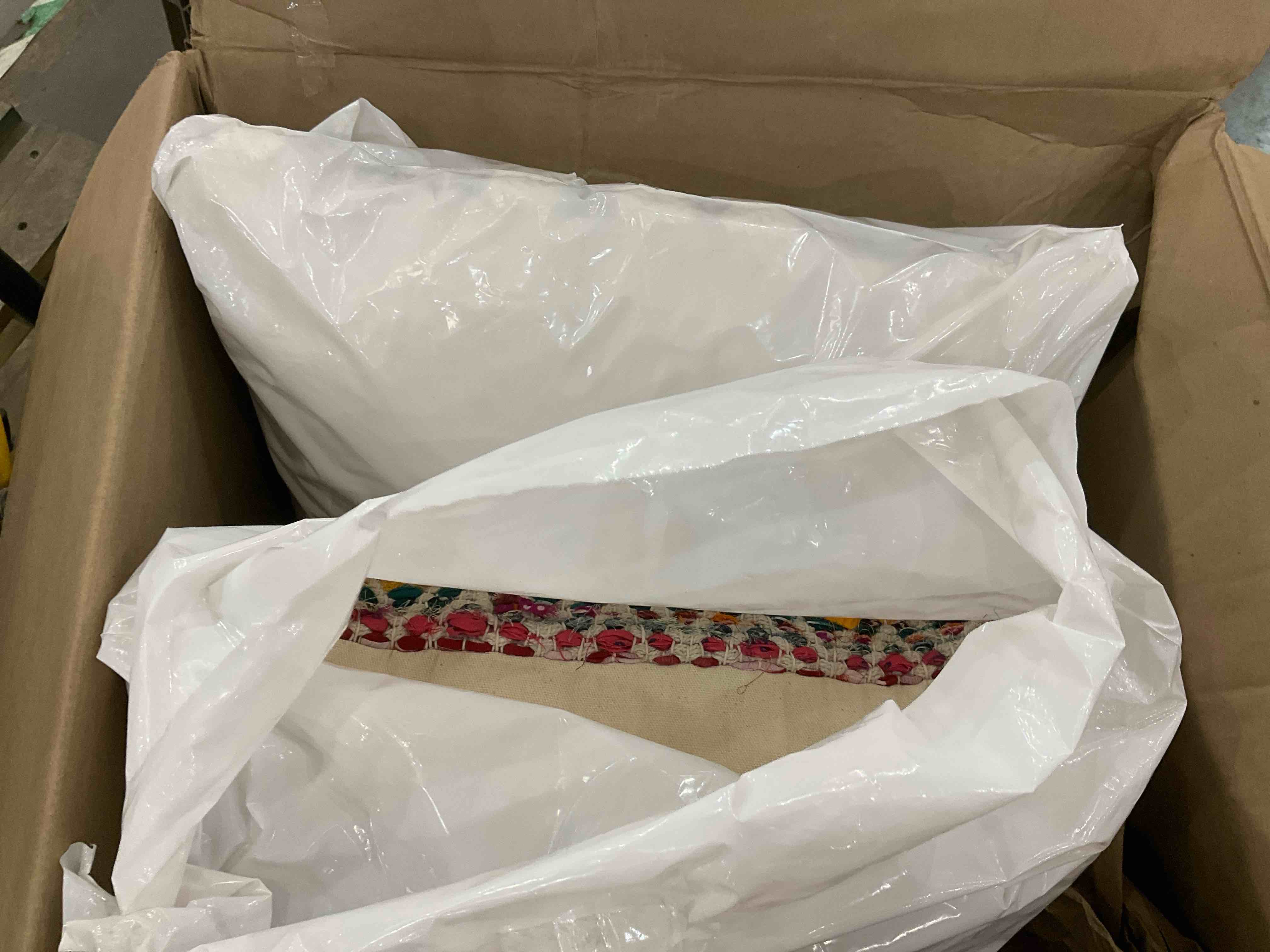 https://s3.amazonaws.com/lotting-images-prod/BargainHunt/EXS01501202_1717681837658.jpeg