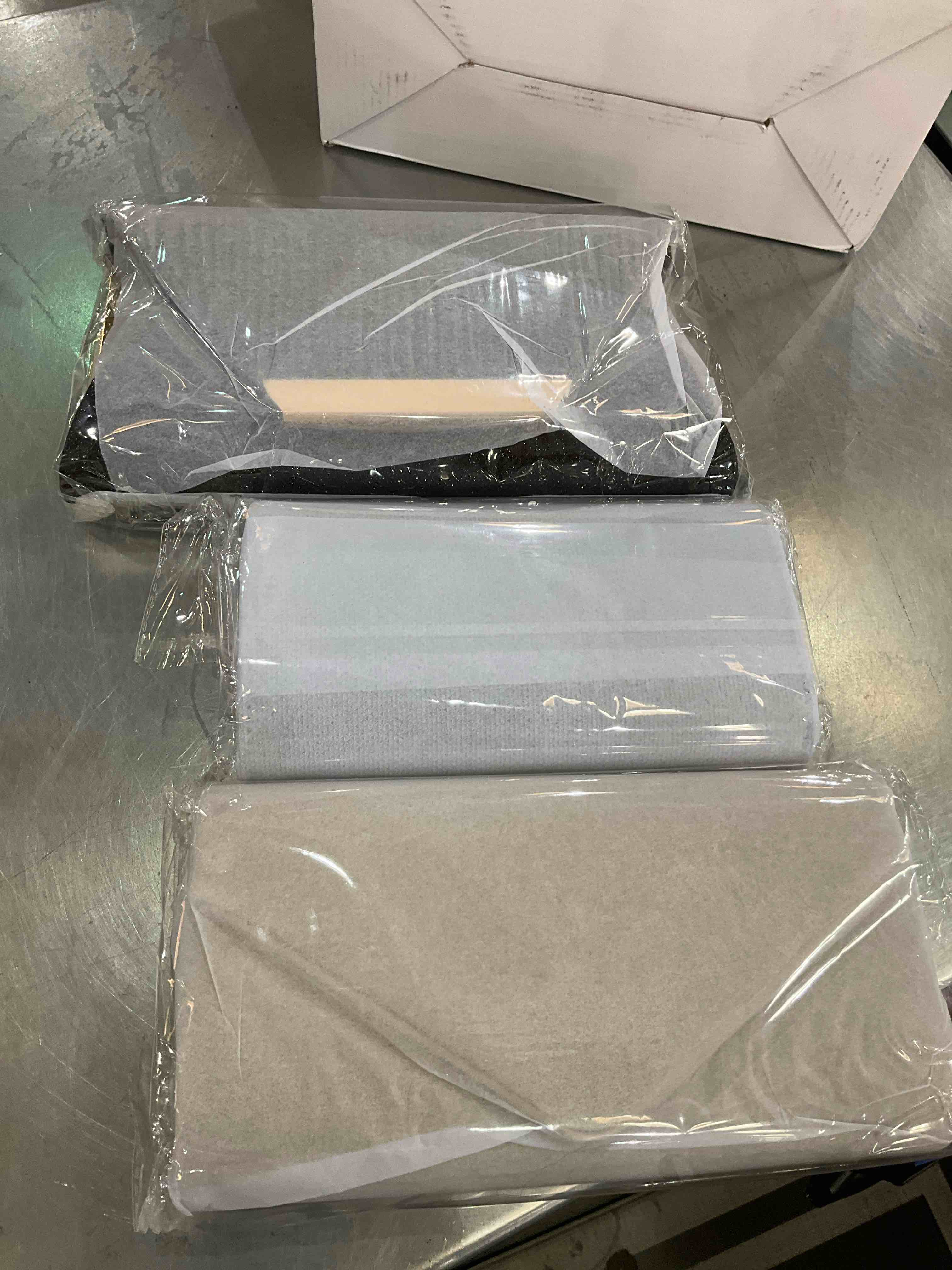 https://s3.amazonaws.com/lotting-images-prod/BargainHunt/EXS01501396_1717773270612.jpeg