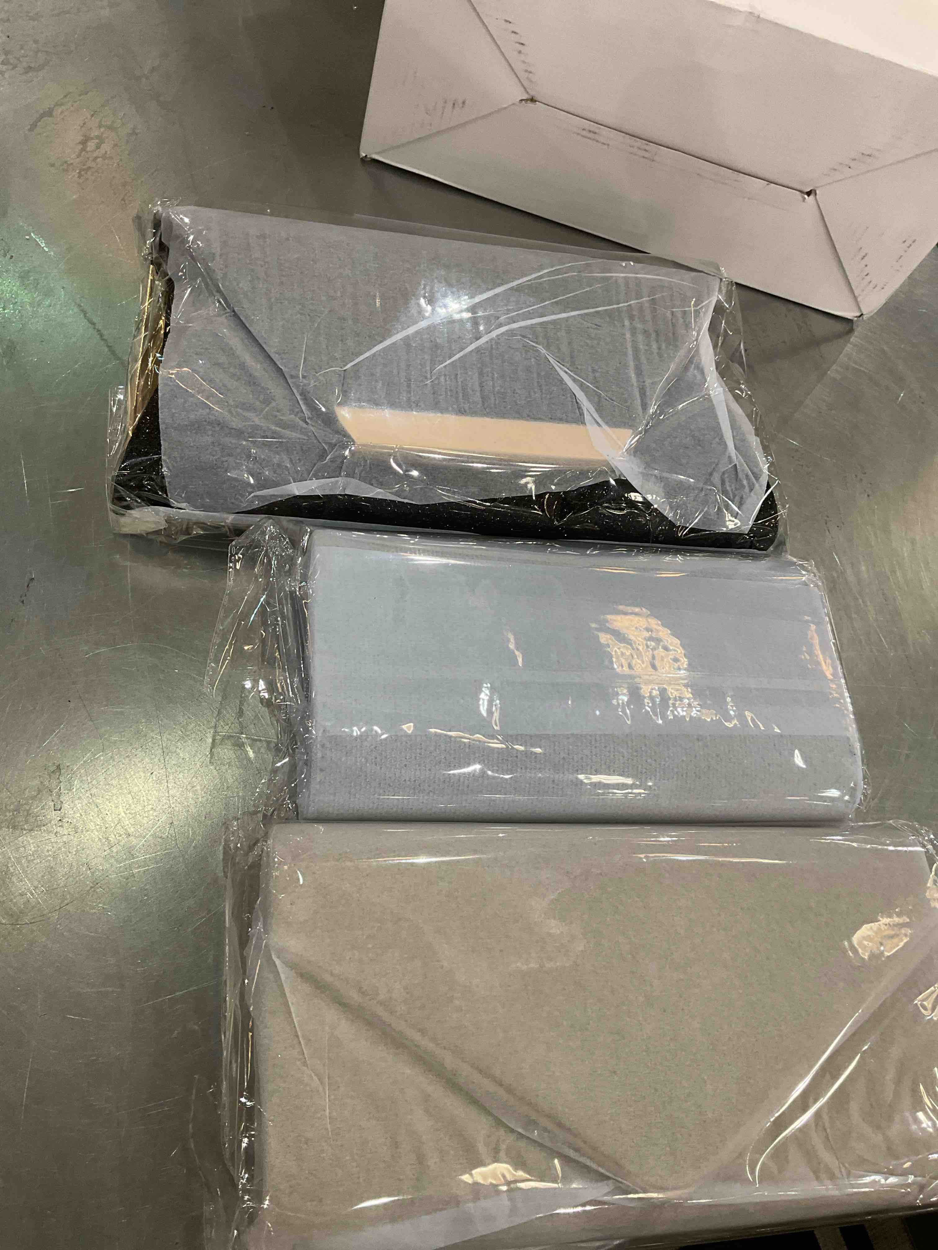 https://s3.amazonaws.com/lotting-images-prod/BargainHunt/EXS01501396_1717773272579.jpeg