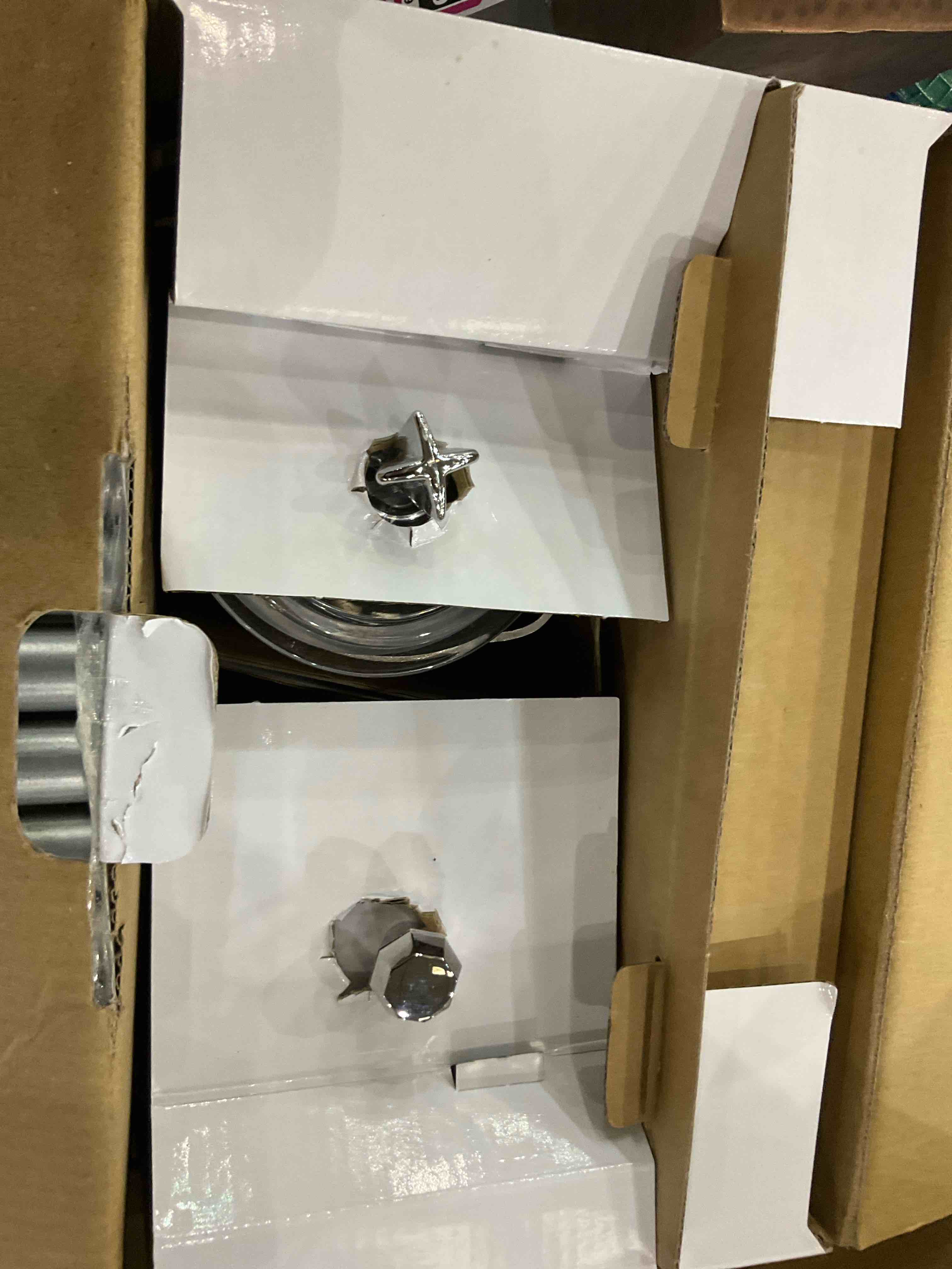 https://s3.amazonaws.com/lotting-images-prod/BargainHunt/EXS01501507_1716404886376.jpeg