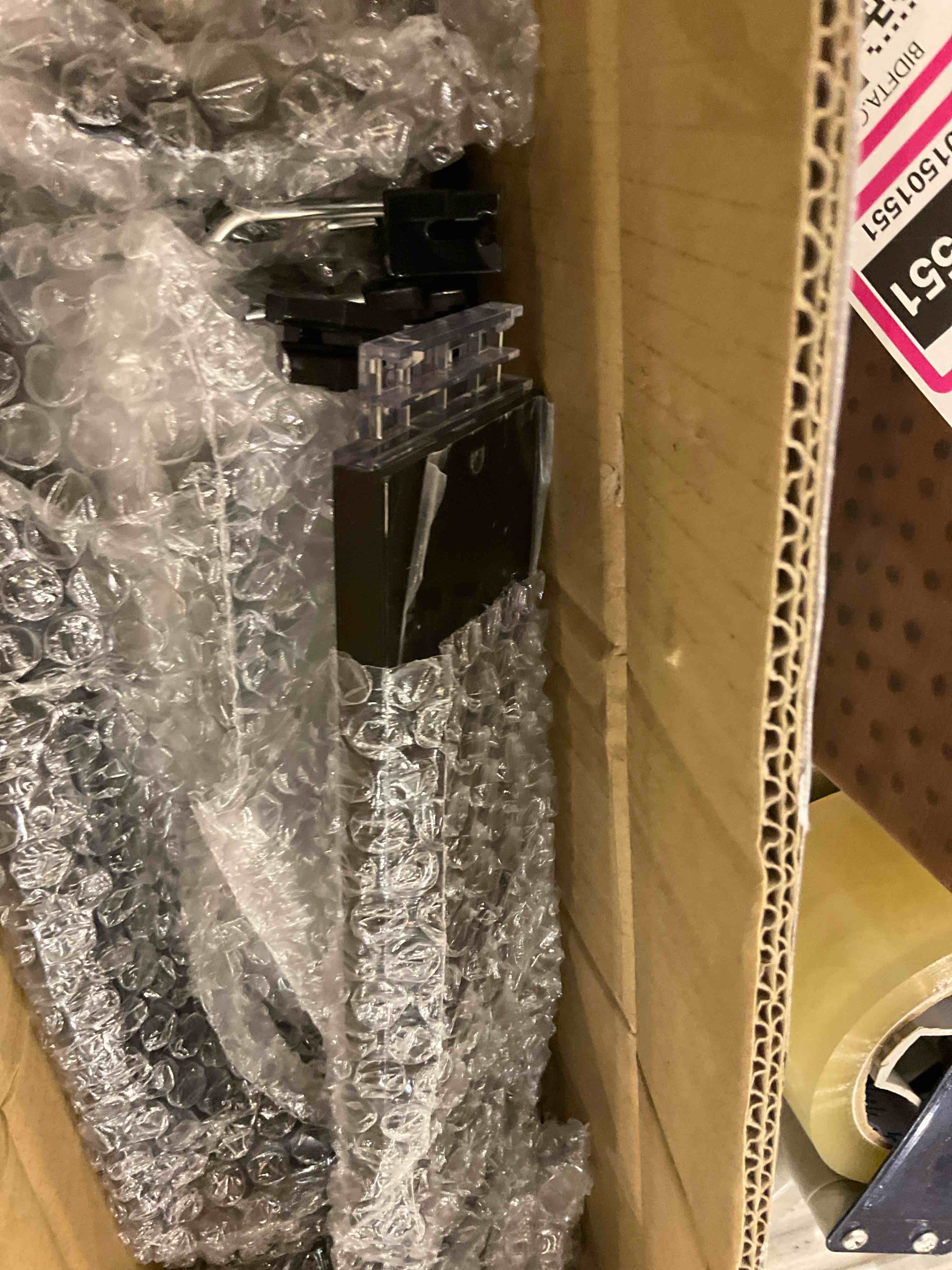https://s3.amazonaws.com/lotting-images-prod/BargainHunt/EXS01501547_1716472740702.jpeg