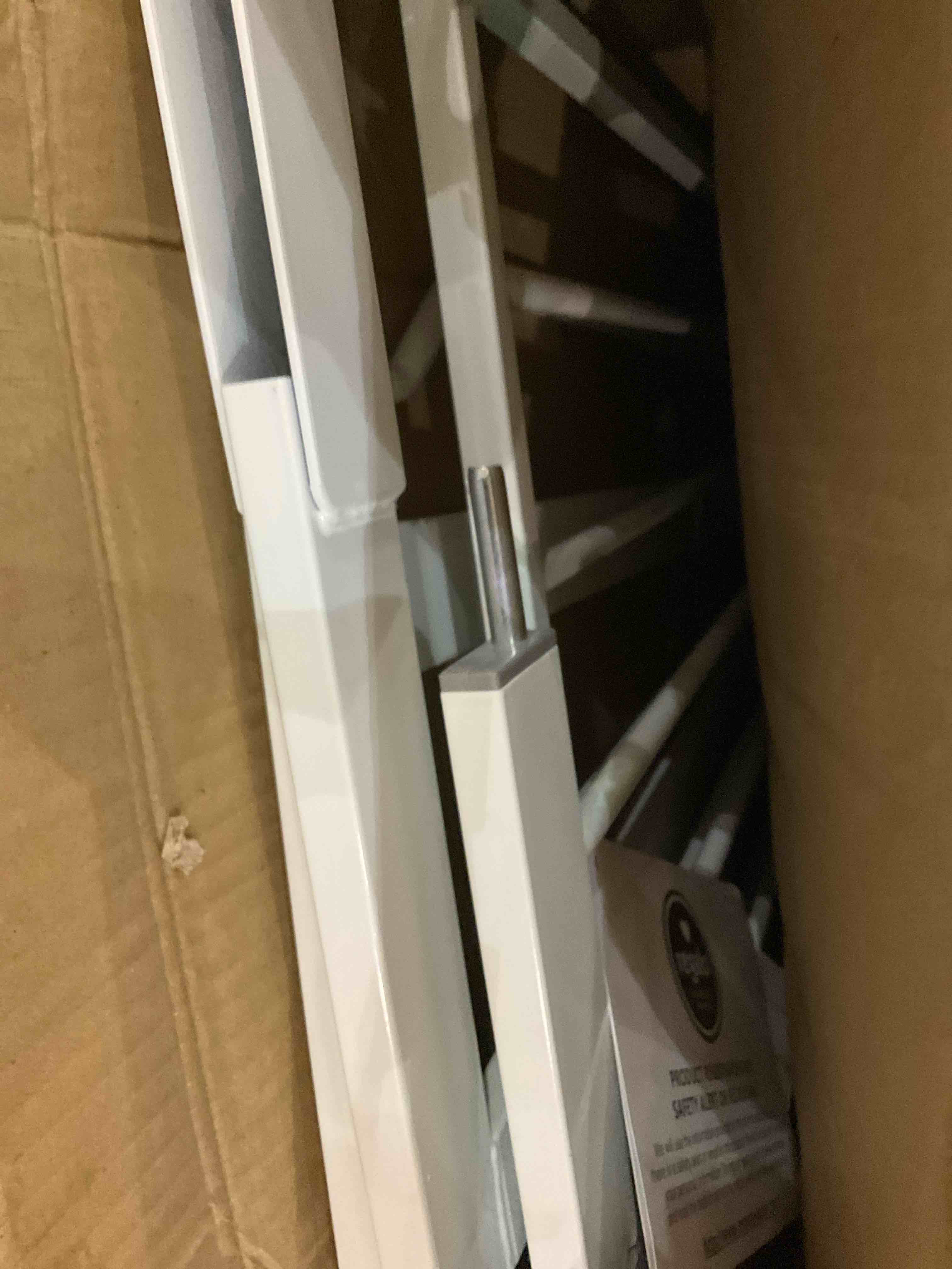 https://s3.amazonaws.com/lotting-images-prod/BargainHunt/EXS01501616_1716491358302.jpeg