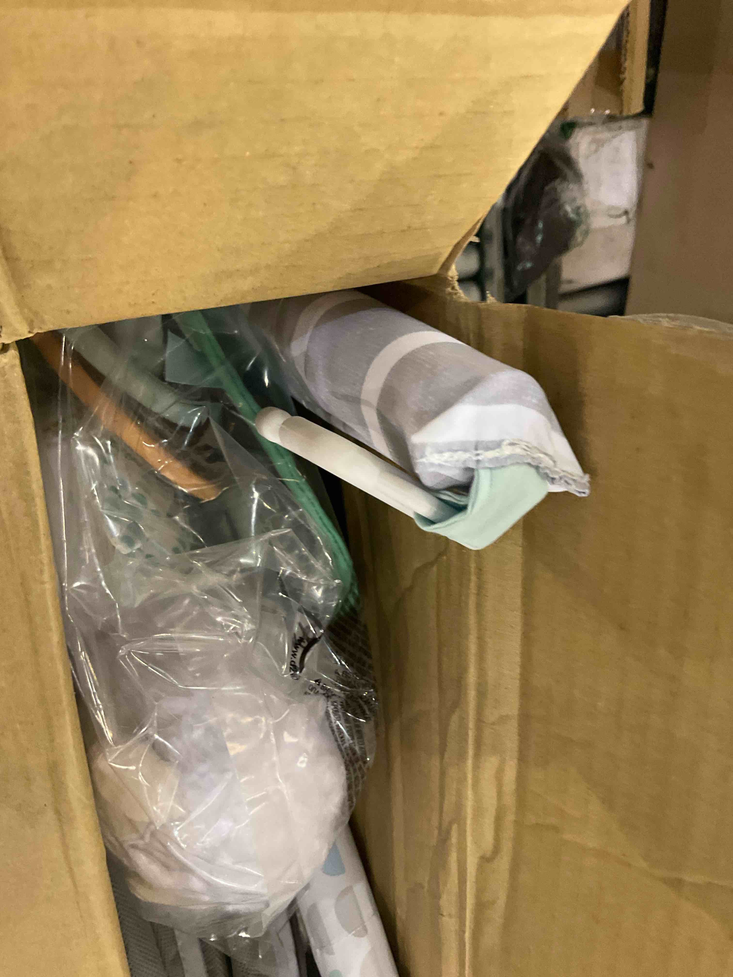 https://s3.amazonaws.com/lotting-images-prod/BargainHunt/EXS01501696_1716896950658.jpeg