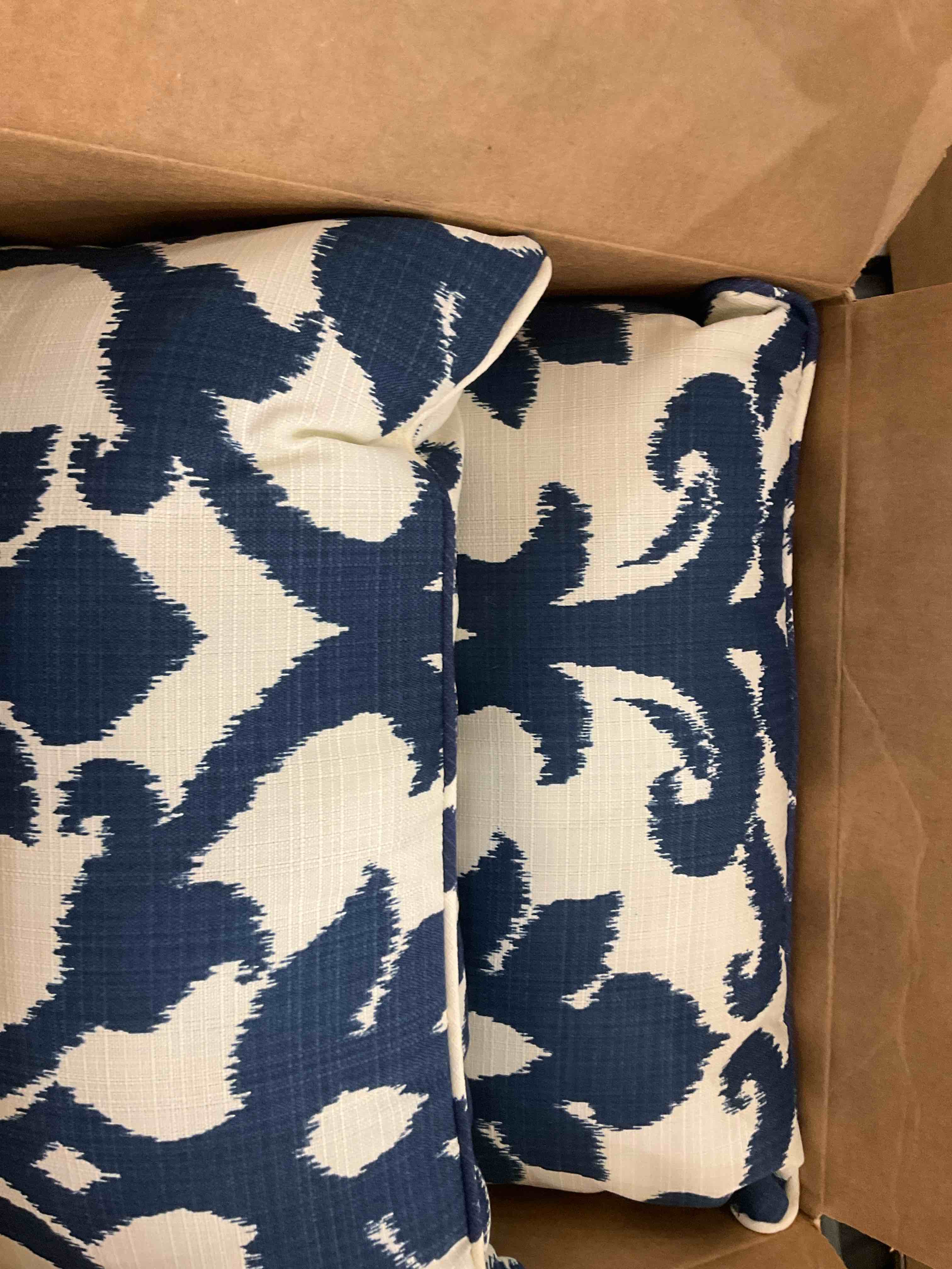 https://s3.amazonaws.com/lotting-images-prod/BargainHunt/EXS01501747_1716910346800.jpeg